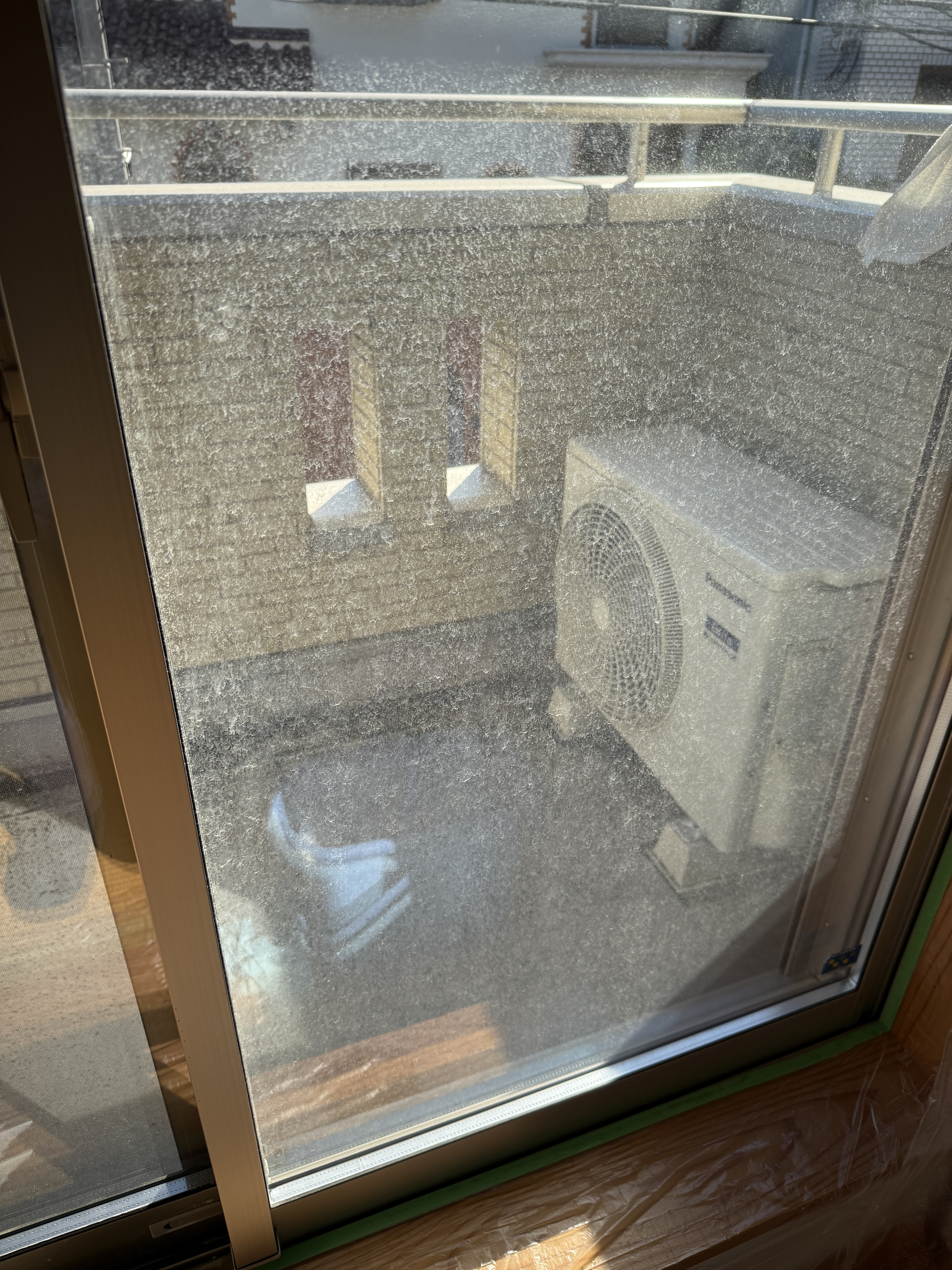 東京都足立区の窓ガラス・サッシクリーニングの作業前1