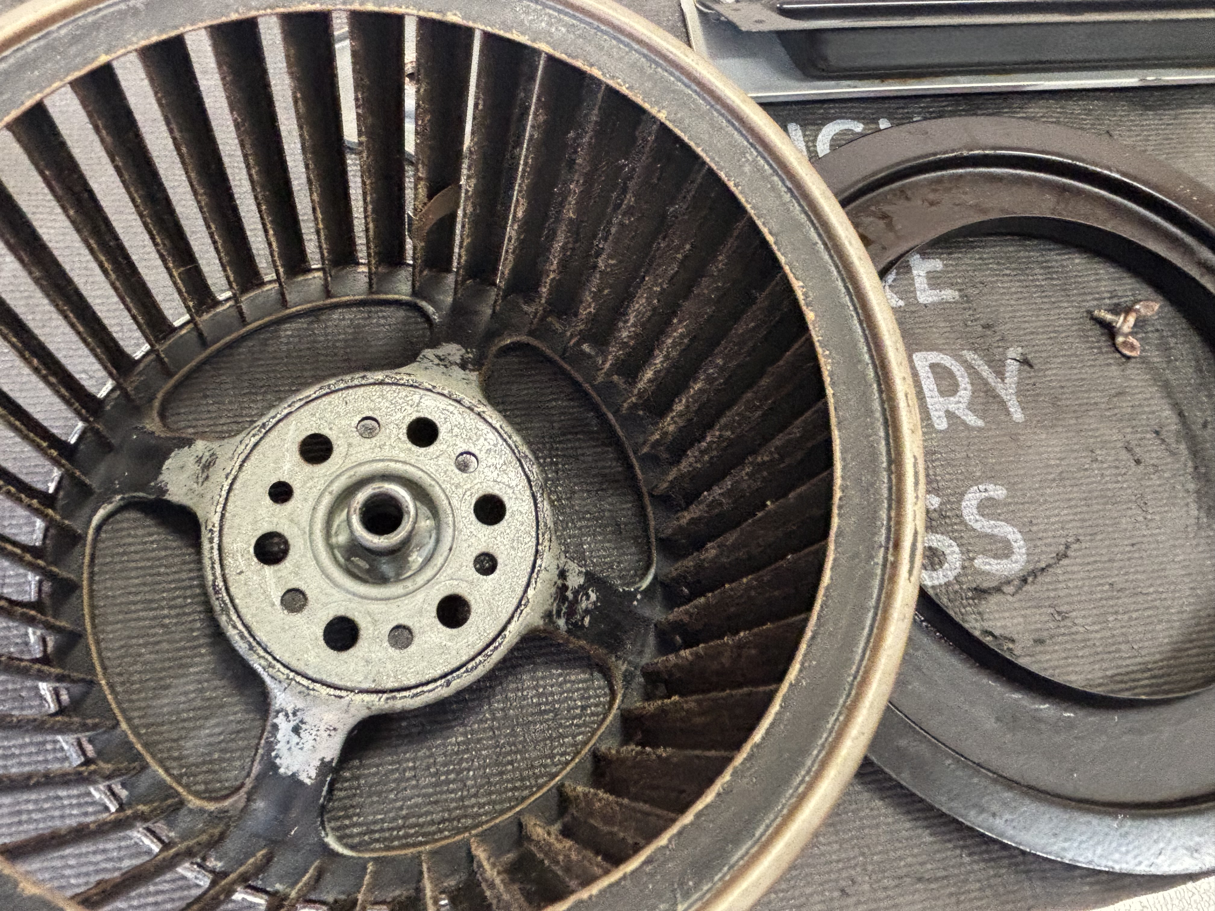 埼玉県白岡市のレンジフードクリーニングの作業前1