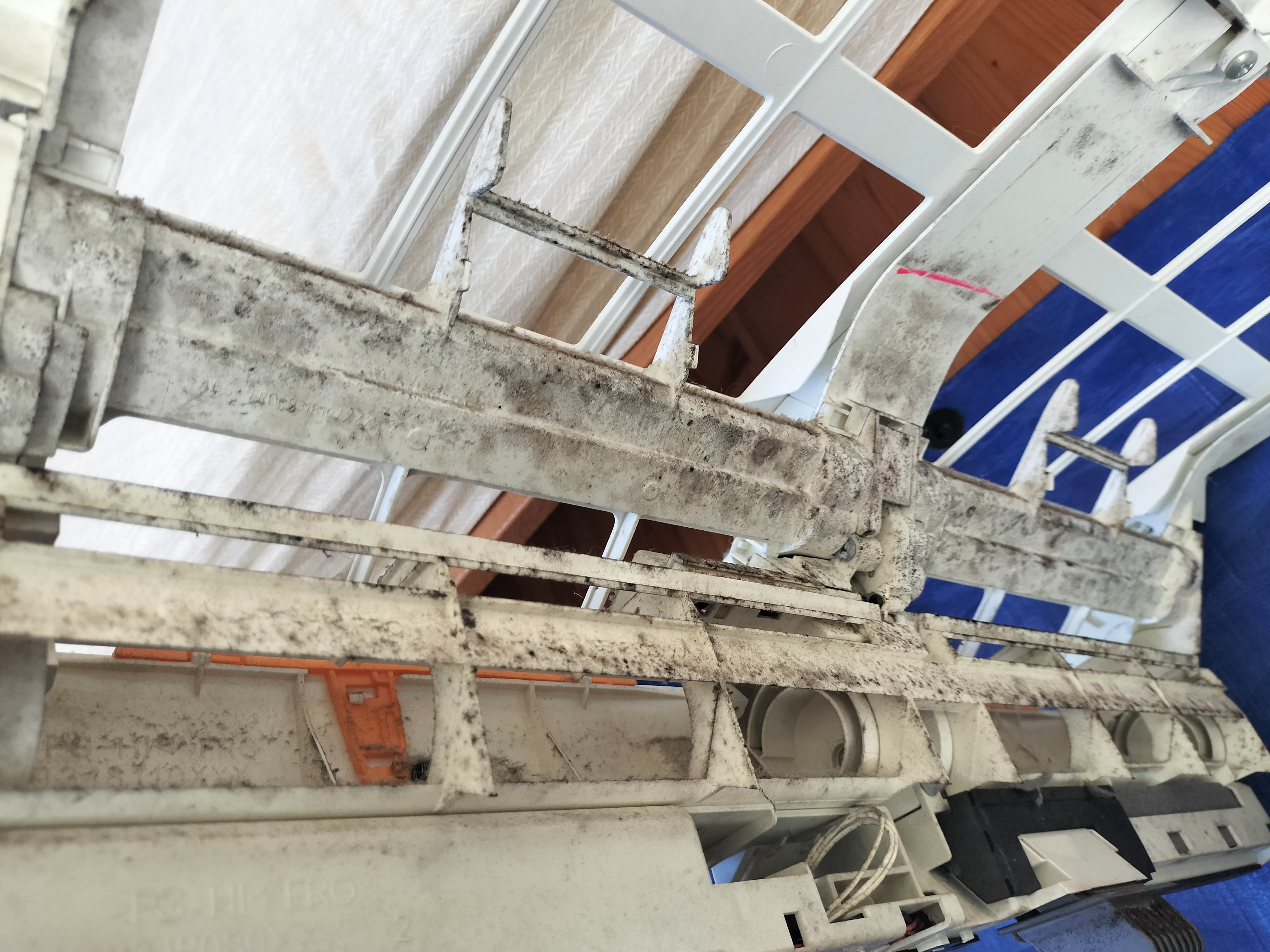 茨城県つくば市のお掃除機能付きエアコンの作業前3