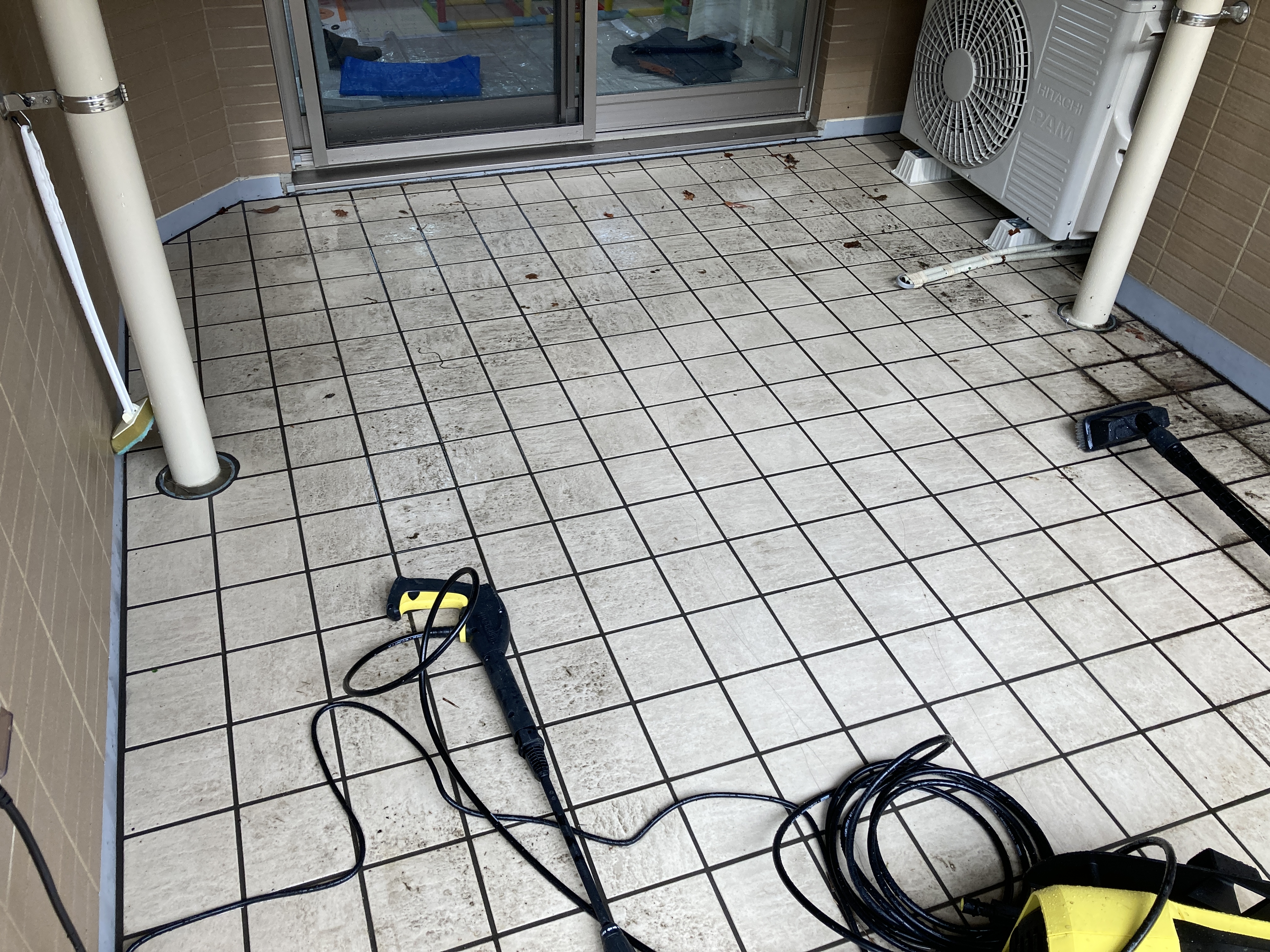 京都府京都市上京区梅屋町のベランダ・バルコニークリーニングの作業前1