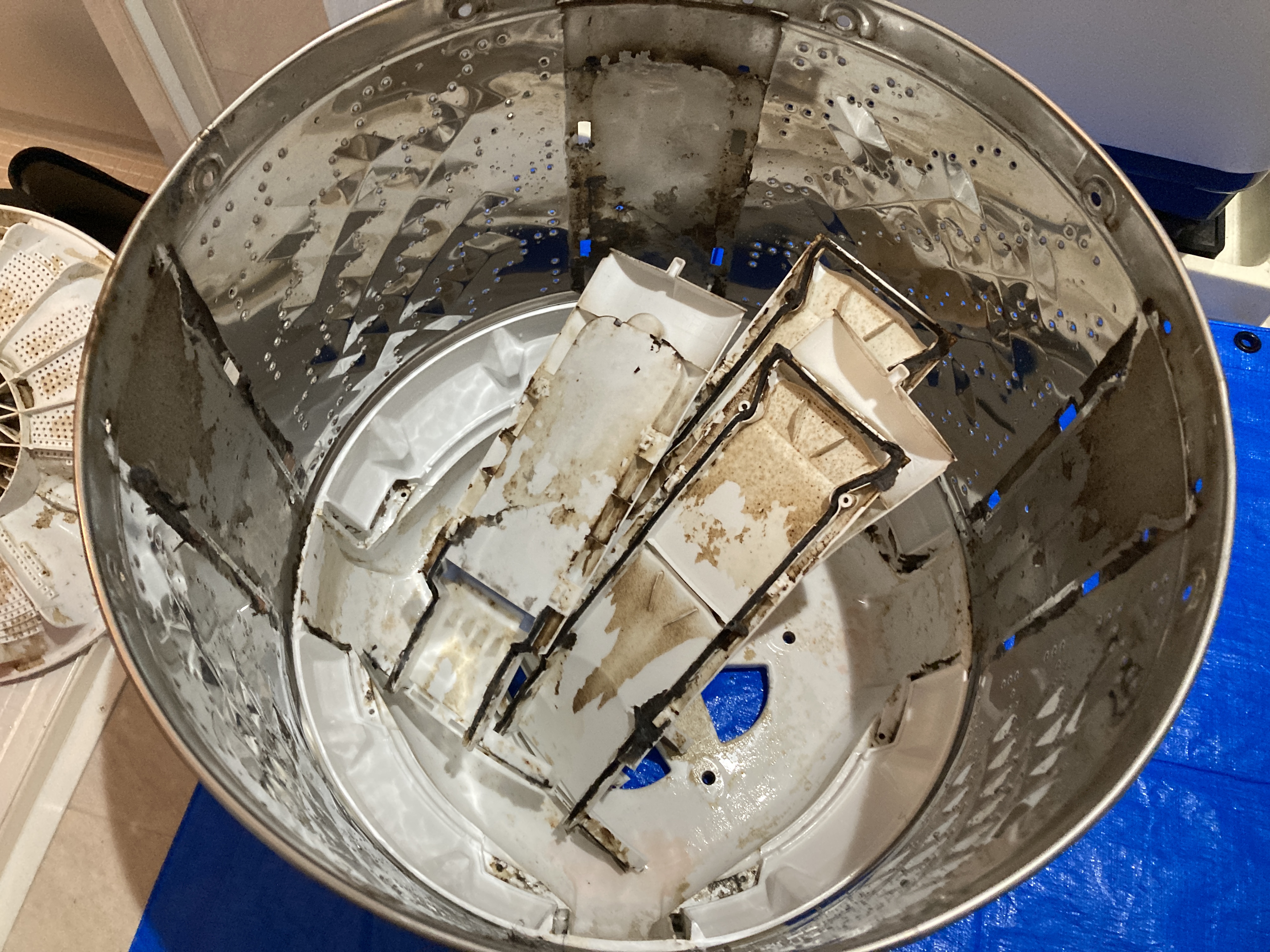 京都府京都市中京区壬生森前町の洗濯機分解クリーニングの作業前1