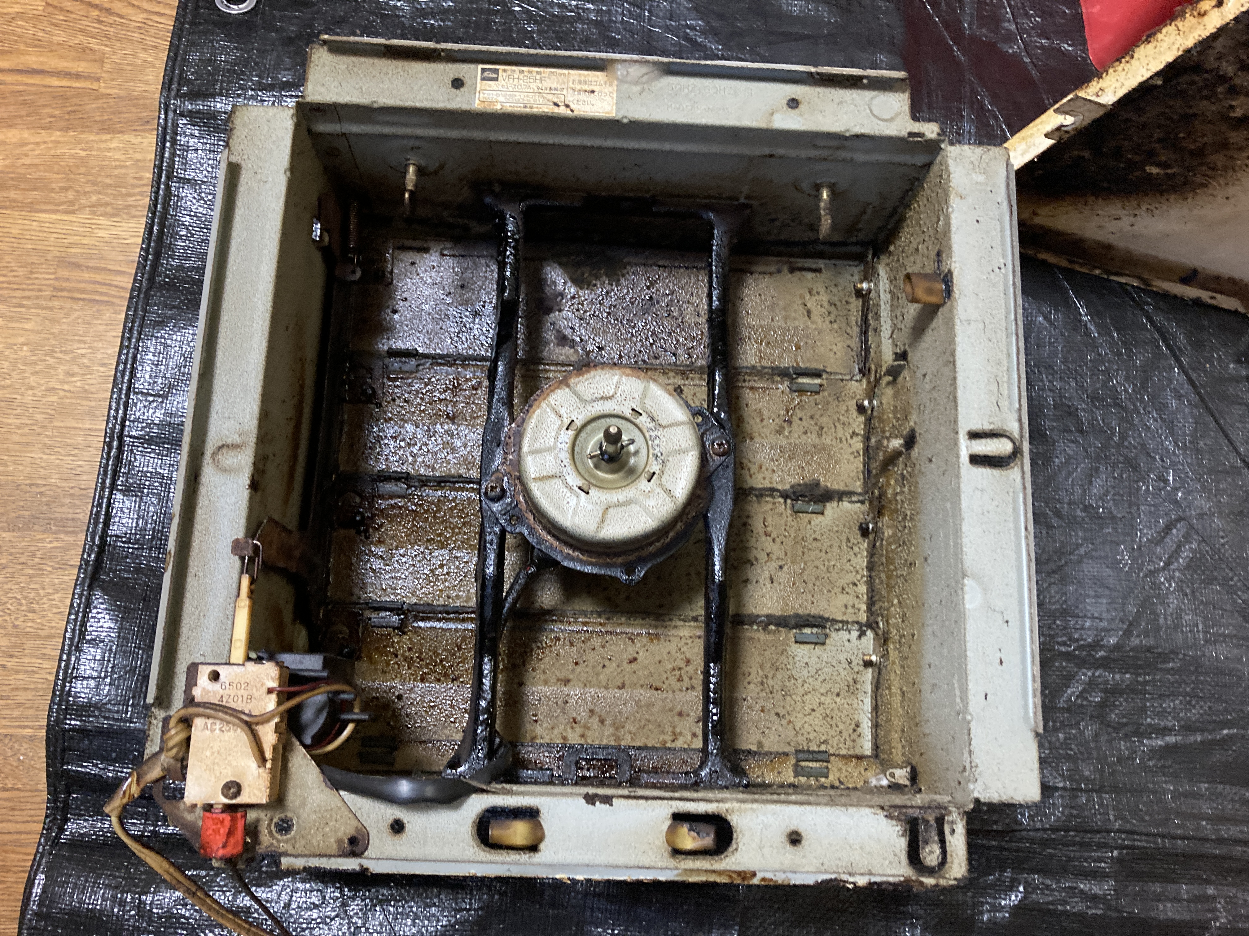 京都府京都市伏見区羽束師鴨川町のレンジフードクリーニングの作業前2