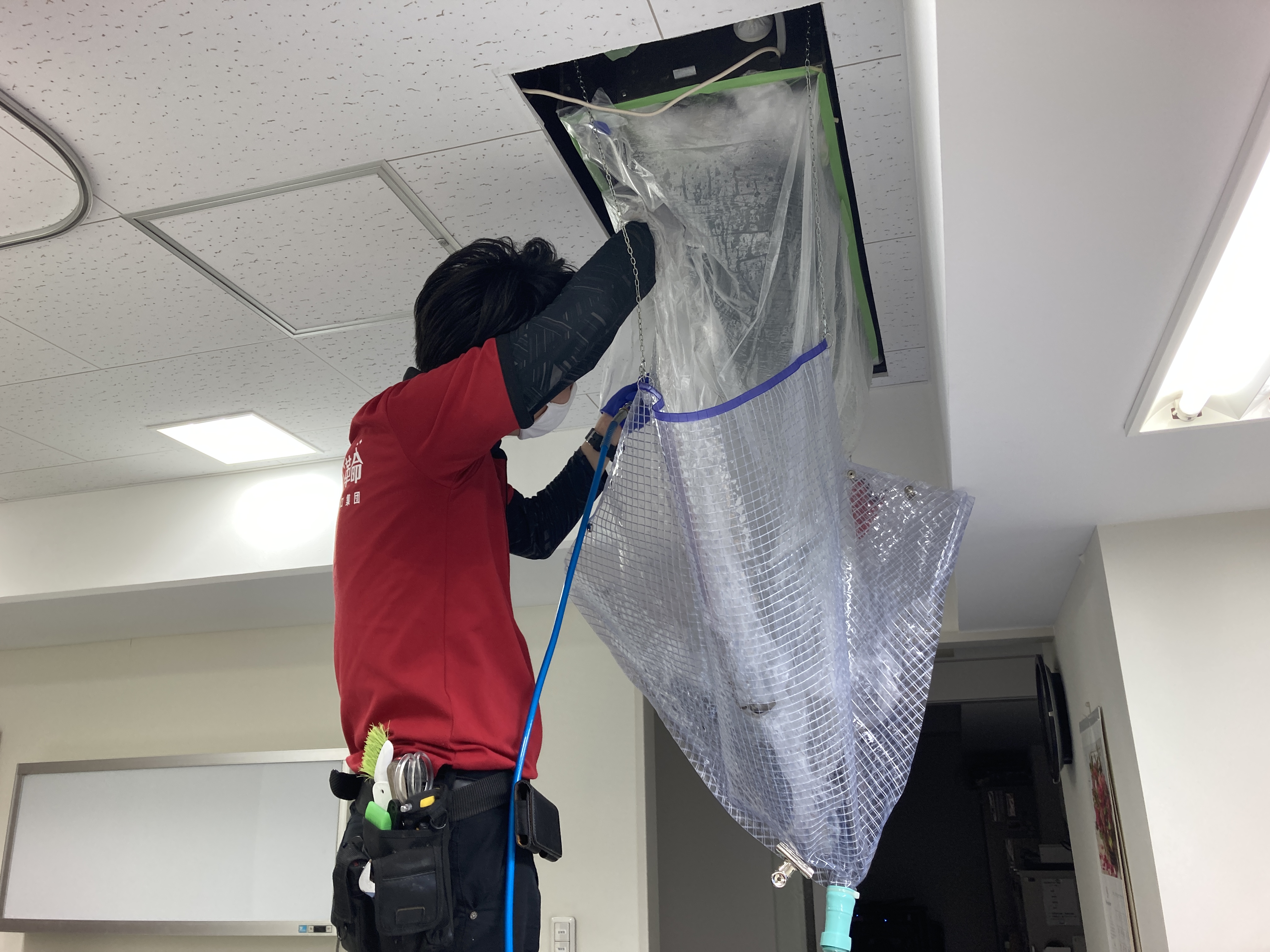 京都府京都市中京区西ノ京西中合町の家庭用天井埋め込みエアコンの作業前2