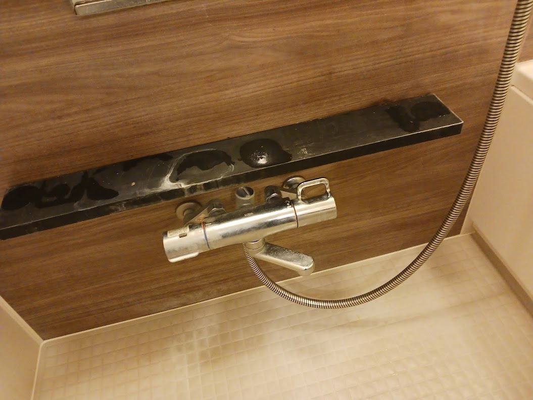 神奈川県横浜市南区の浴室・お風呂クリーニングの作業前1