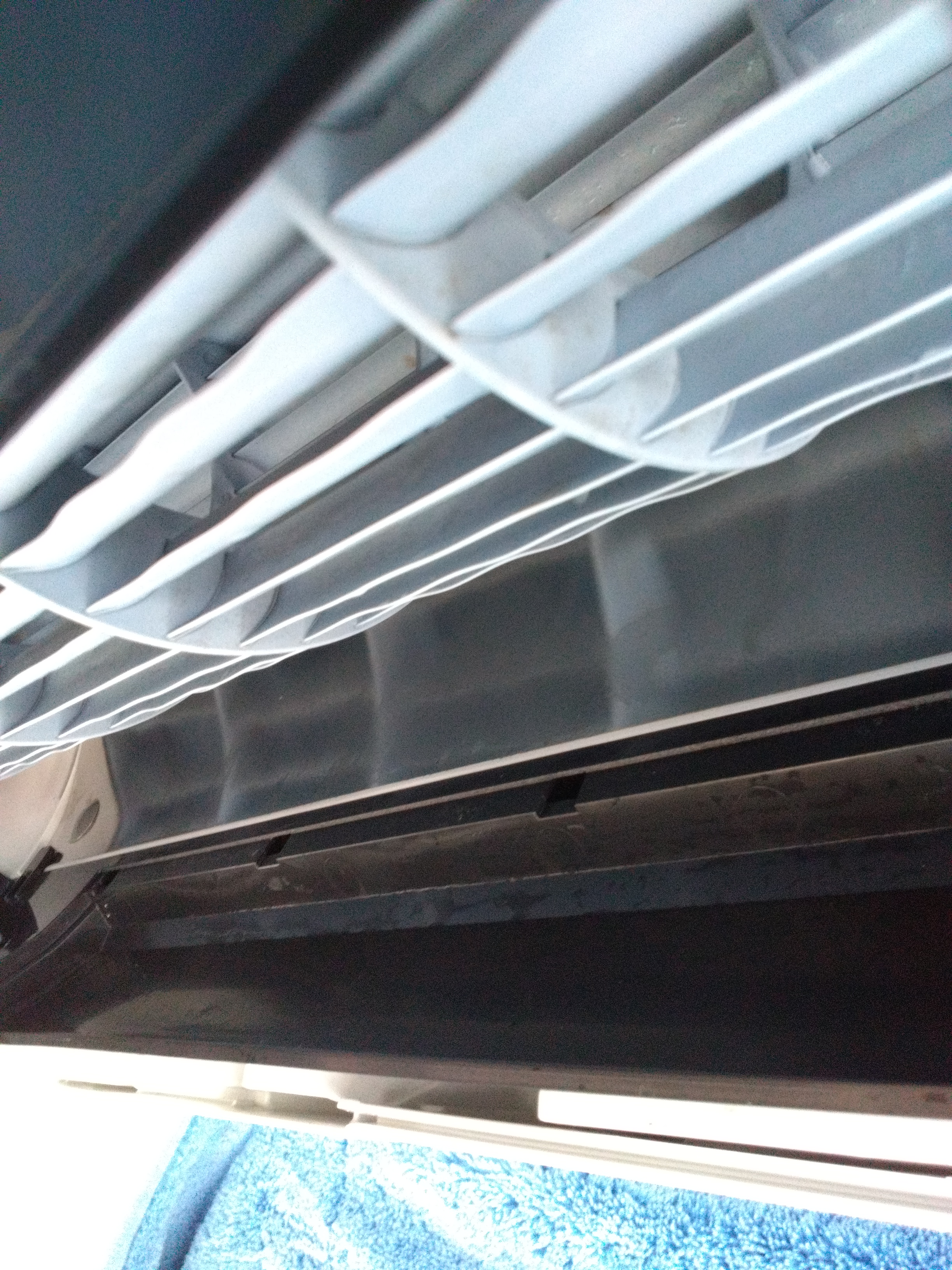 青森県八戸市のお掃除機能付きエアコンの作業後1