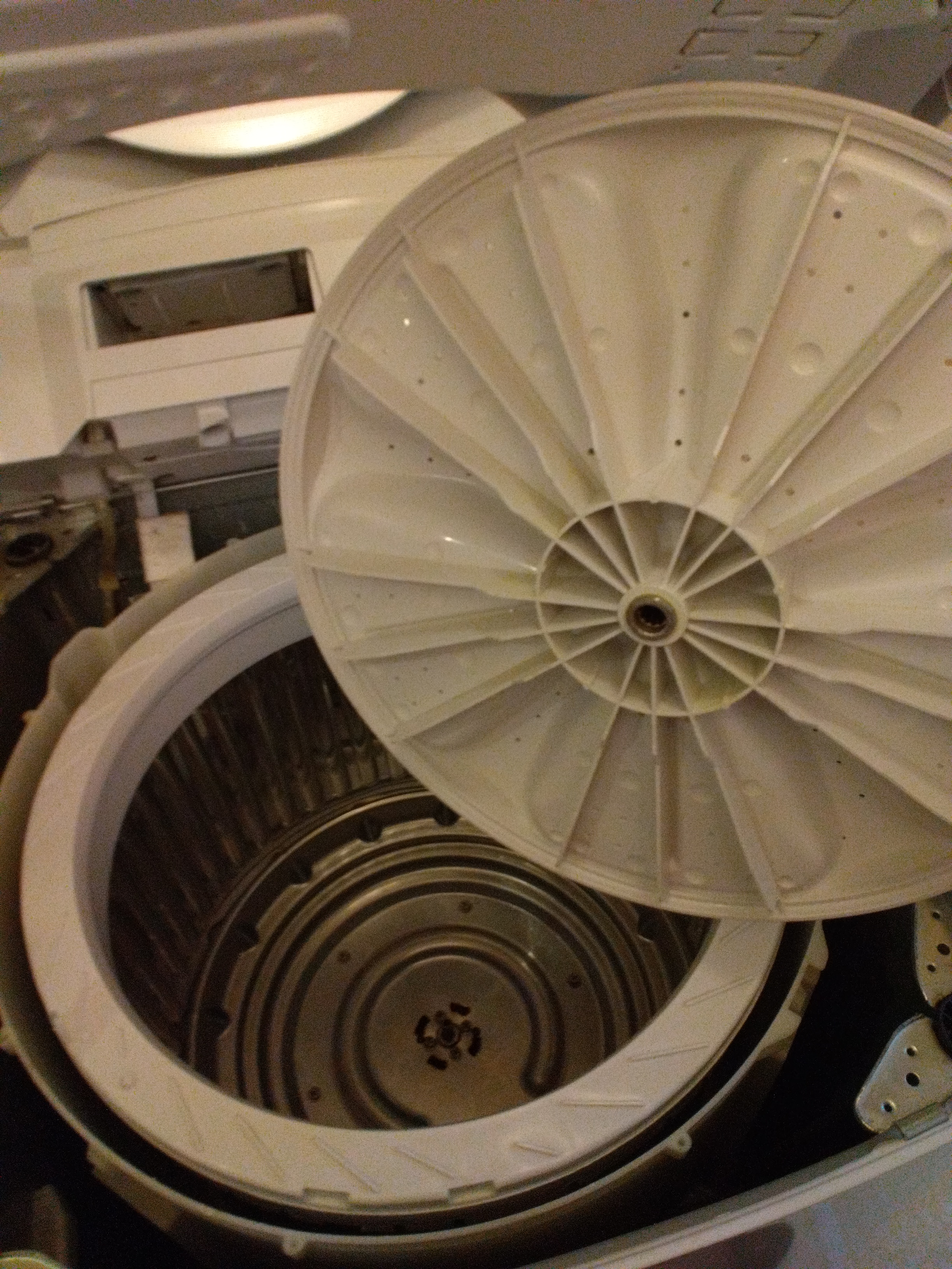 青森県八戸市の洗濯機分解クリーニングの作業後1