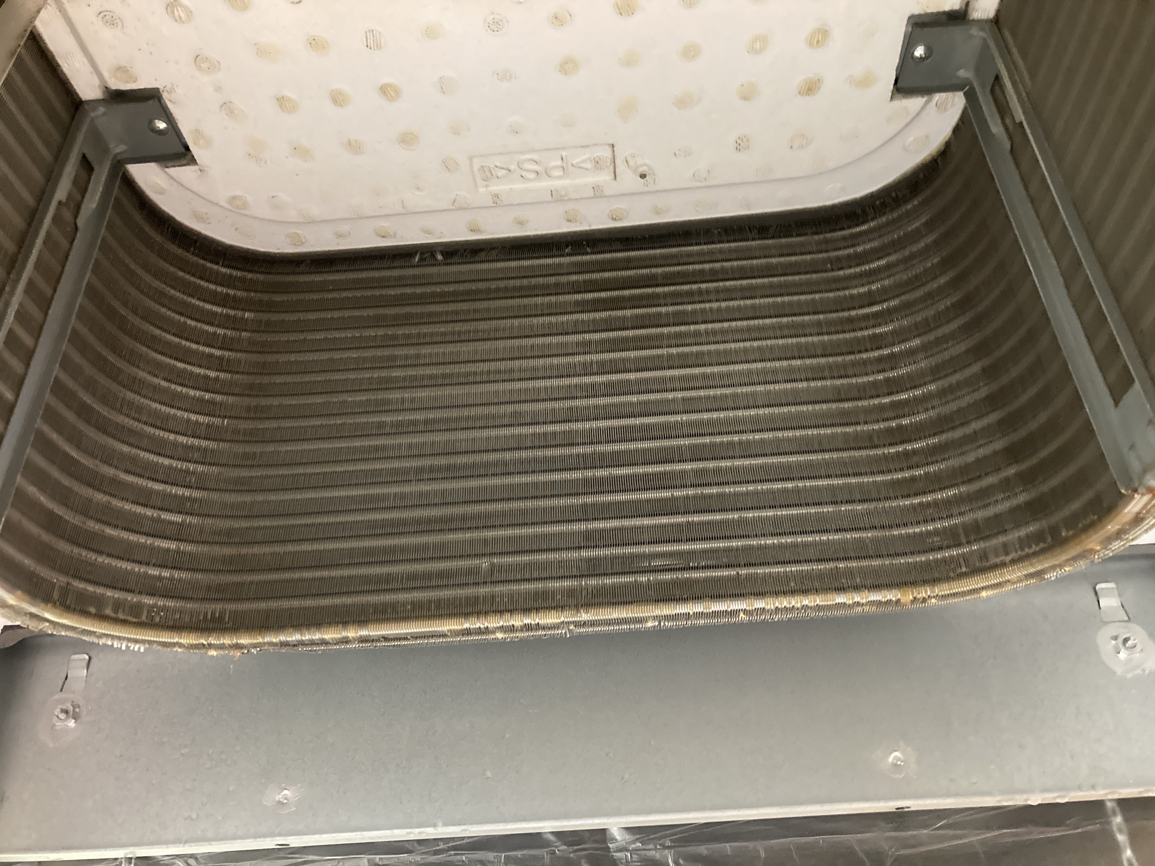 京都府京都市南区久世高田町の業務用天井埋め込みエアコンの作業前2