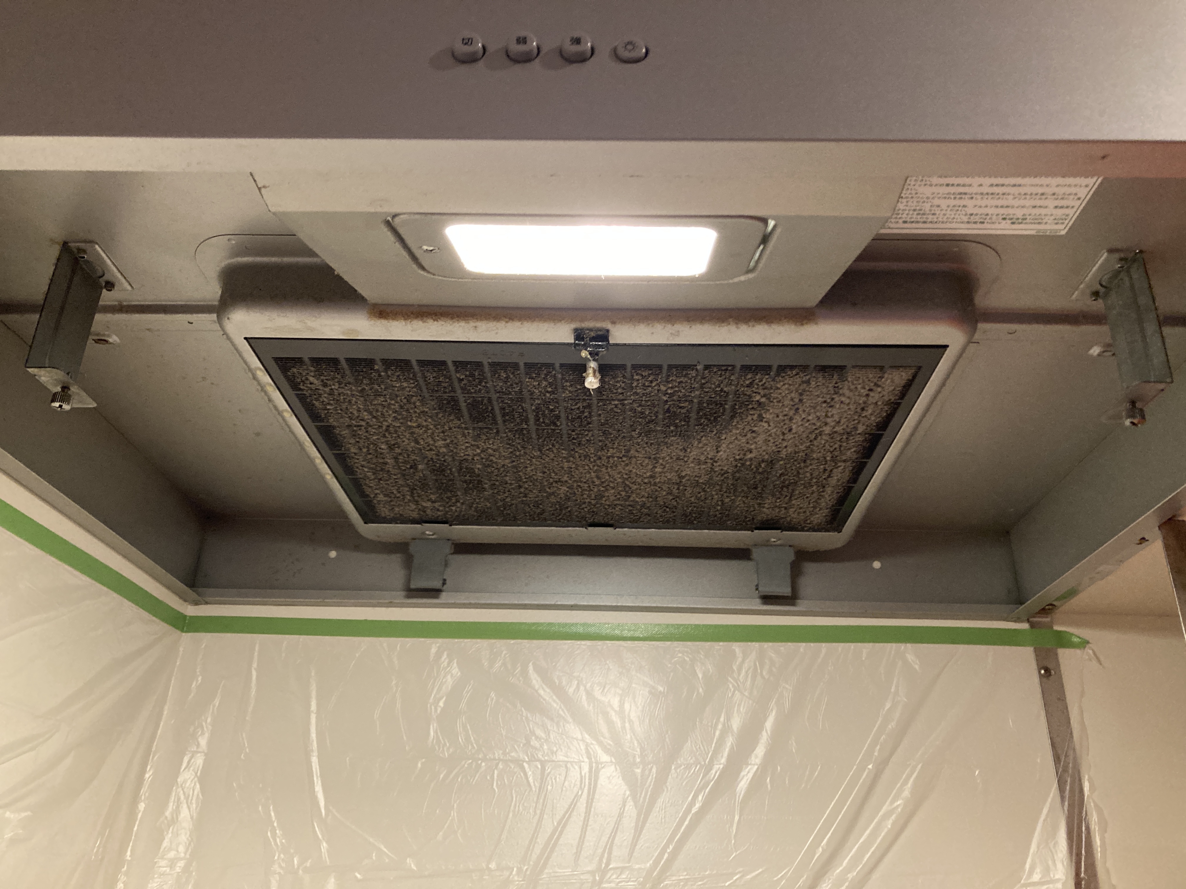 京都府京都市西京区樫原茶ノ木本町のレンジフードクリーニングの作業前1