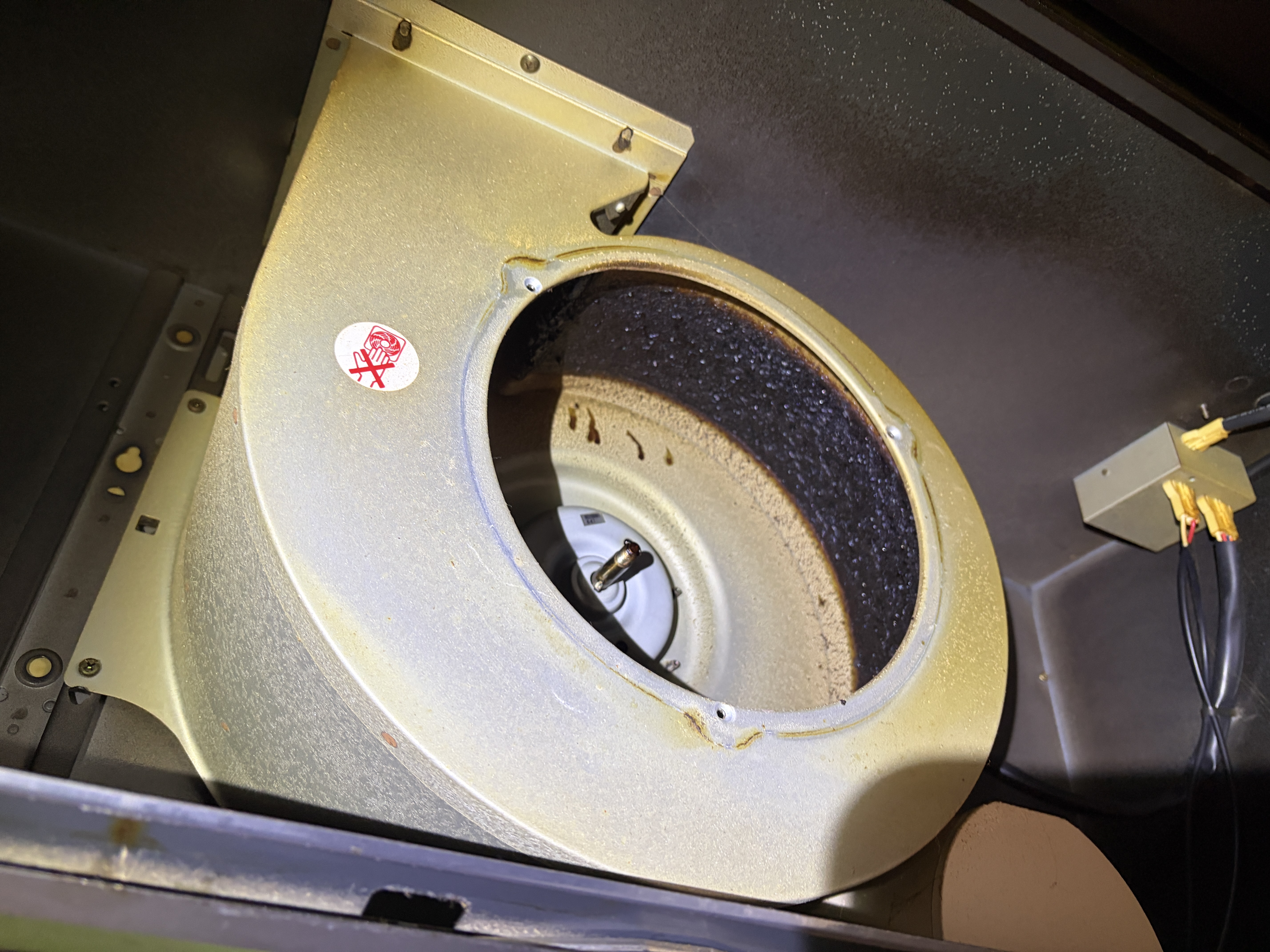 兵庫県川西市丸山台のレンジフードクリーニングの作業前1