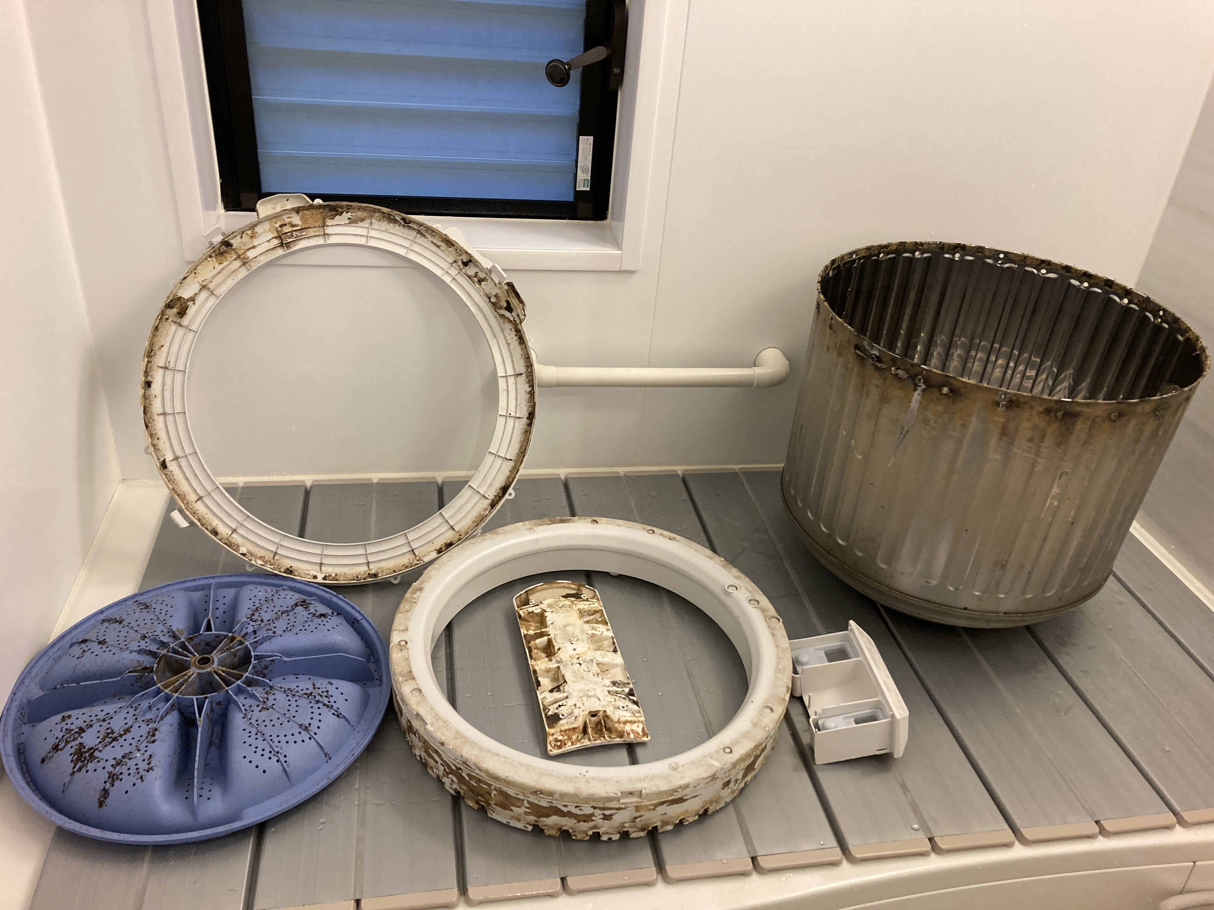 京都府長岡京市久貝の洗濯機分解クリーニングの作業前1