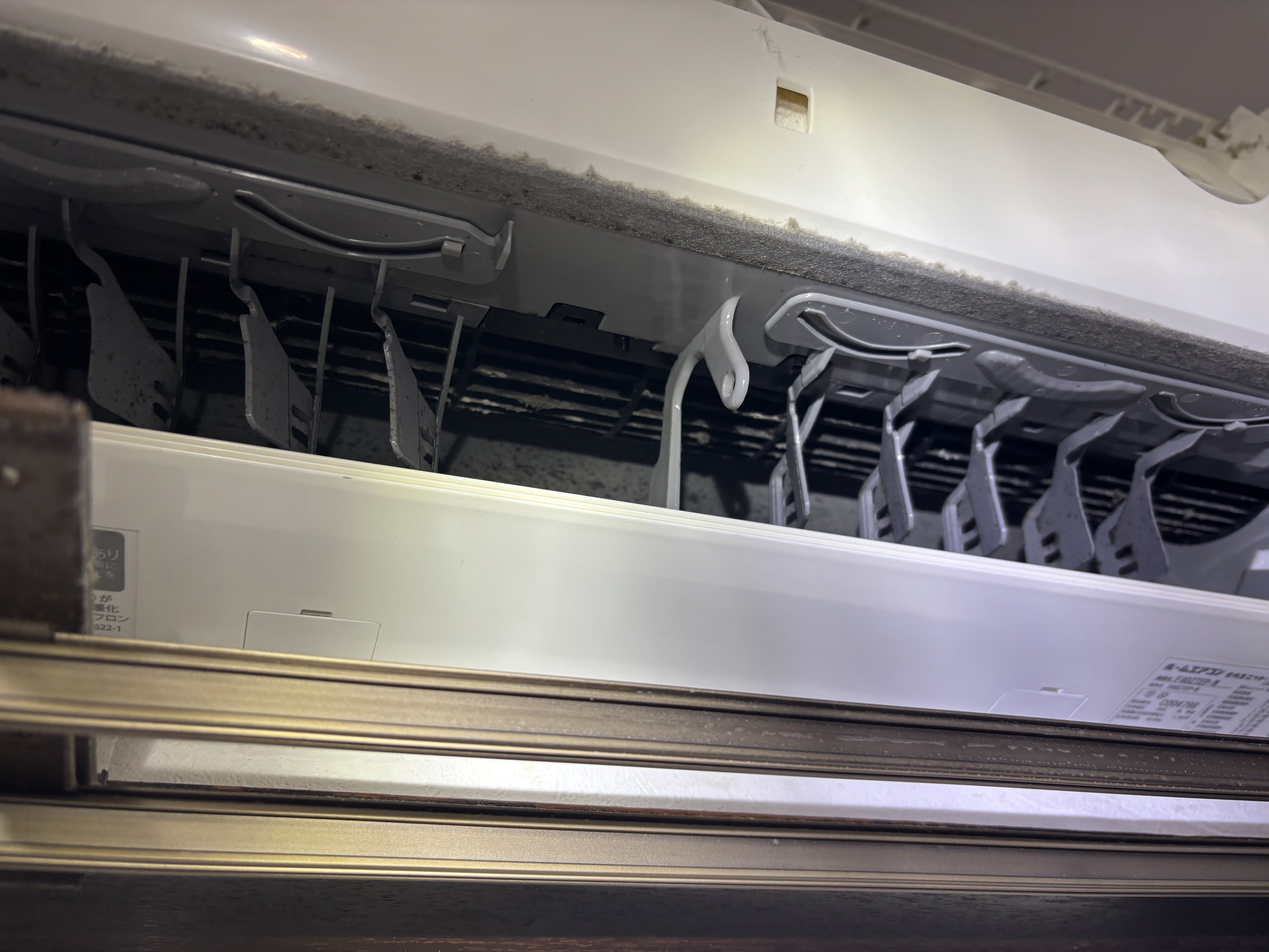 大阪府大阪市鶴見区の壁掛けエアコンの作業前1