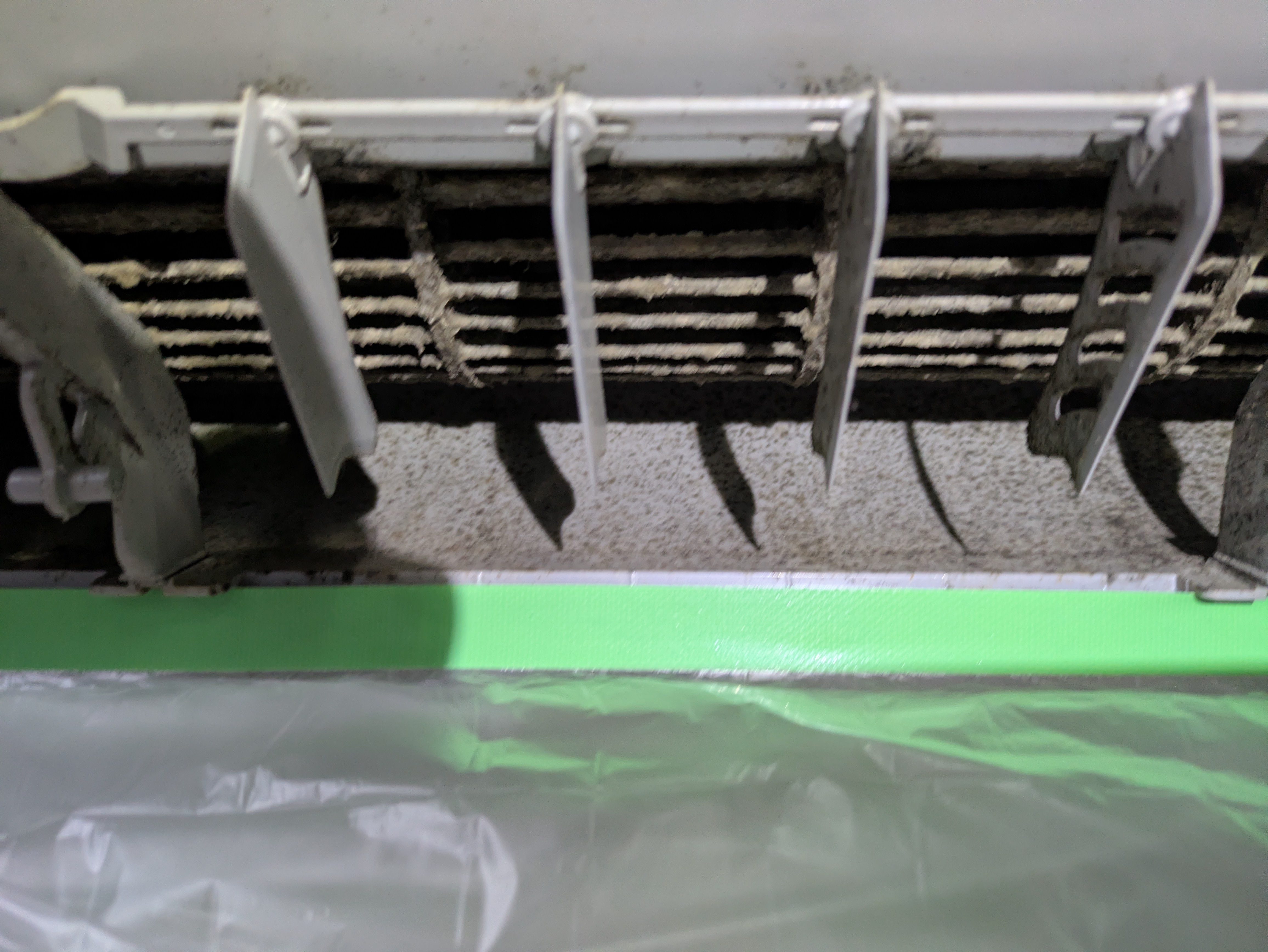 埼玉県さいたま市岩槻区加倉の壁掛けエアコンの作業前1