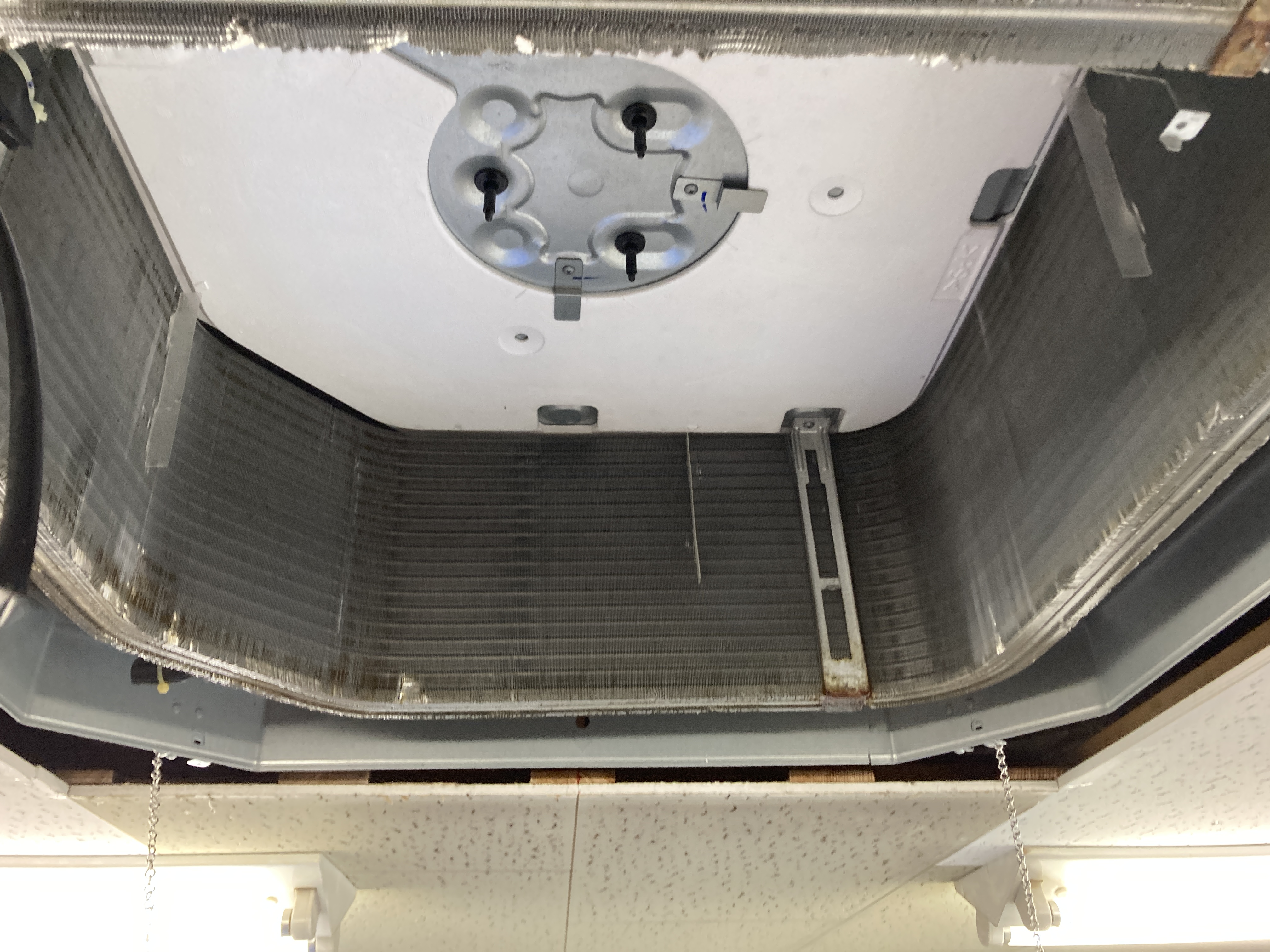 京都府京都市南区久世東土川町の業務用天井埋め込みエアコンの作業後1