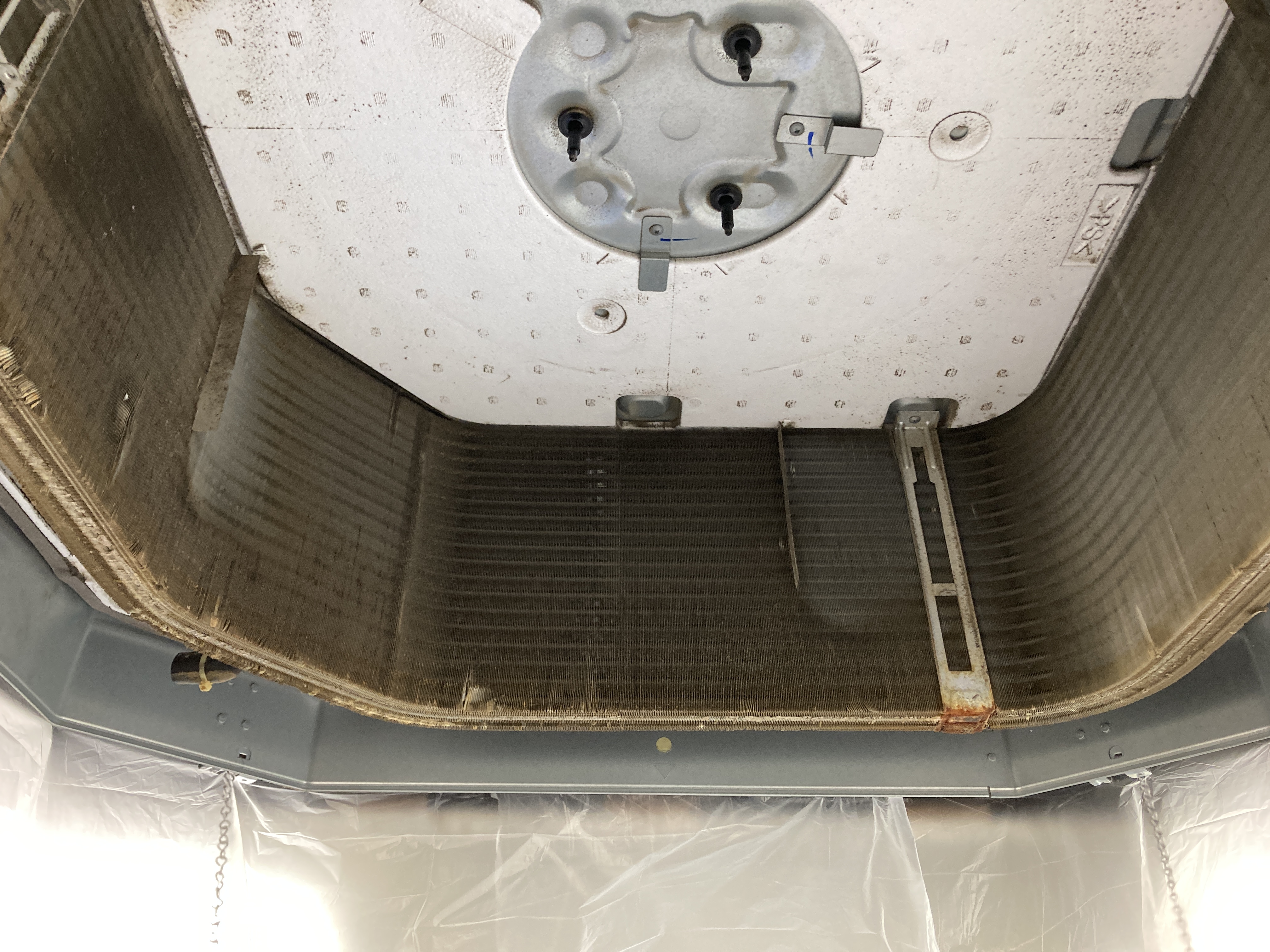 京都府京都市南区久世東土川町の業務用天井埋め込みエアコンの作業前1