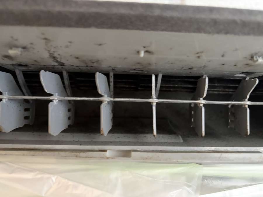 東京都日野市旭が丘の壁掛けエアコンの作業前1