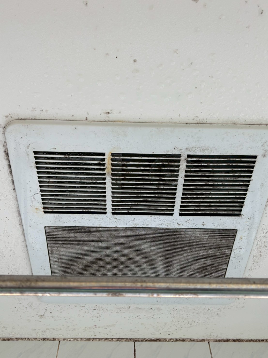 茨城県土浦市の浴室・お風呂クリーニングの作業前2