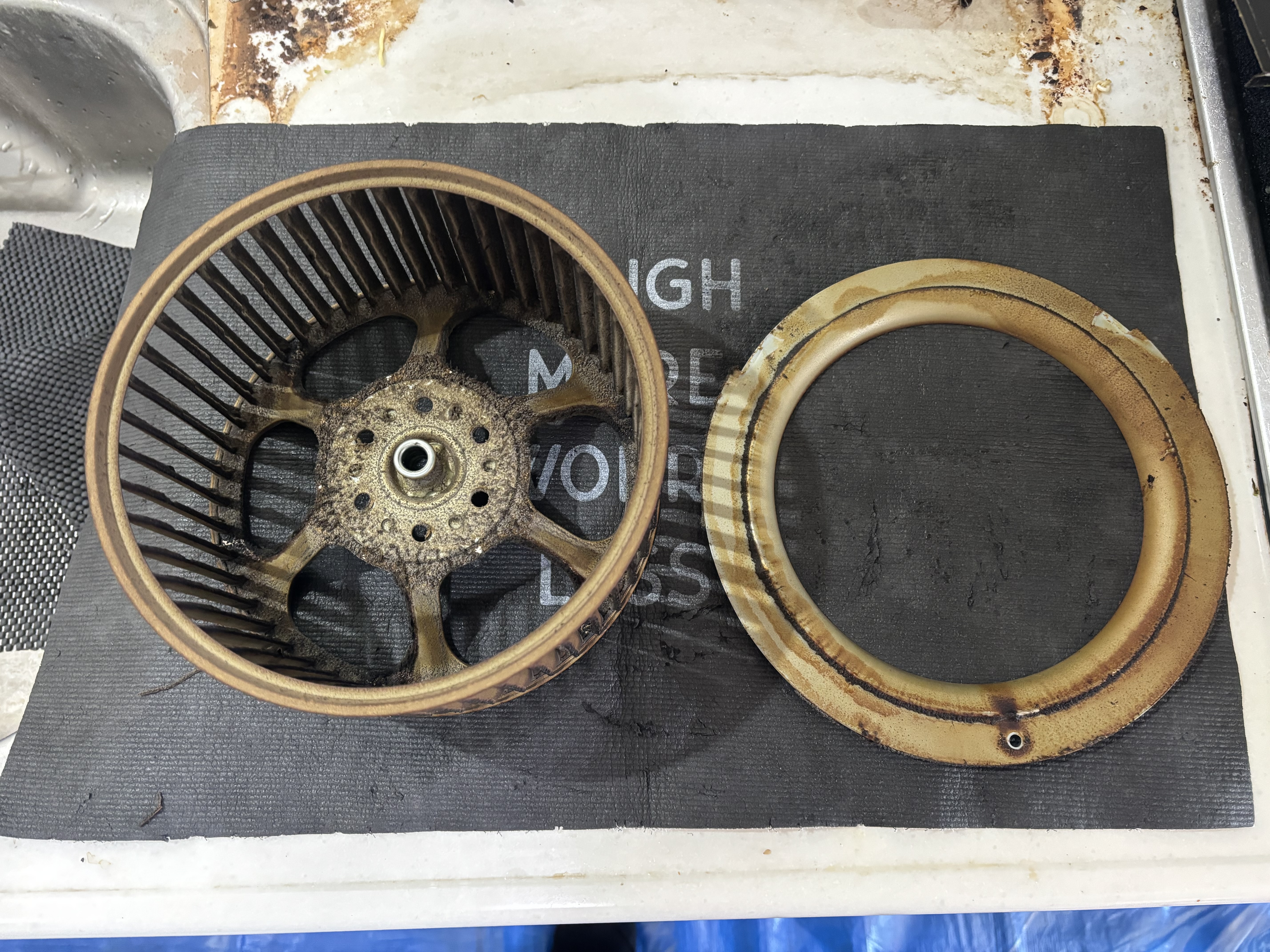 埼玉県戸田市のレンジフードクリーニングの作業前1