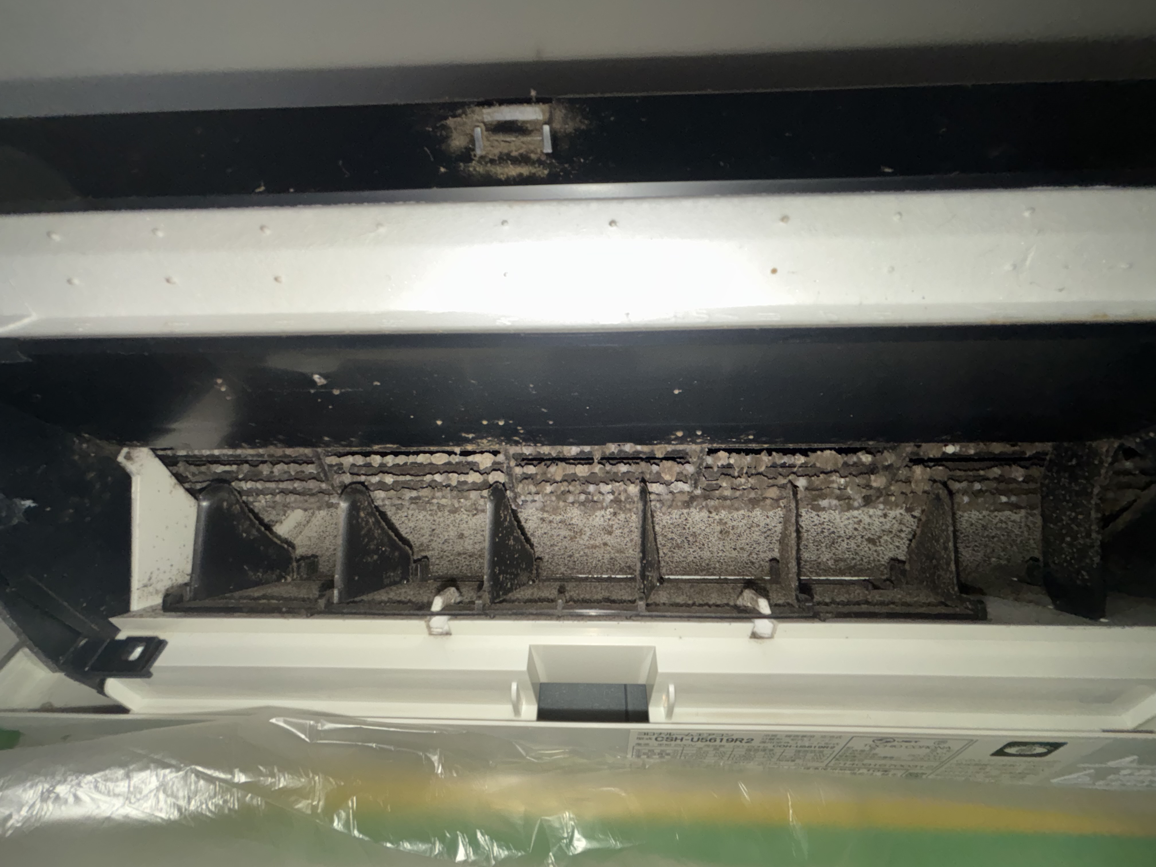 埼玉県さいたま市岩槻区の壁掛けエアコンの作業前1