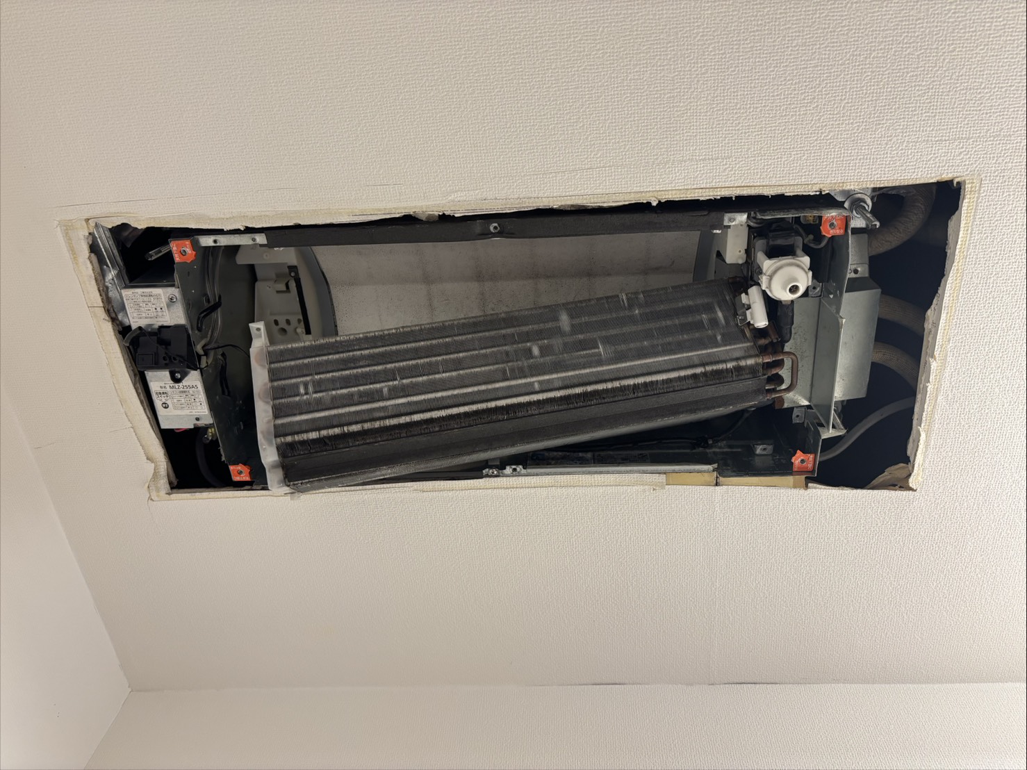 茨城県水戸市の業務用天井埋め込みエアコンの作業後1