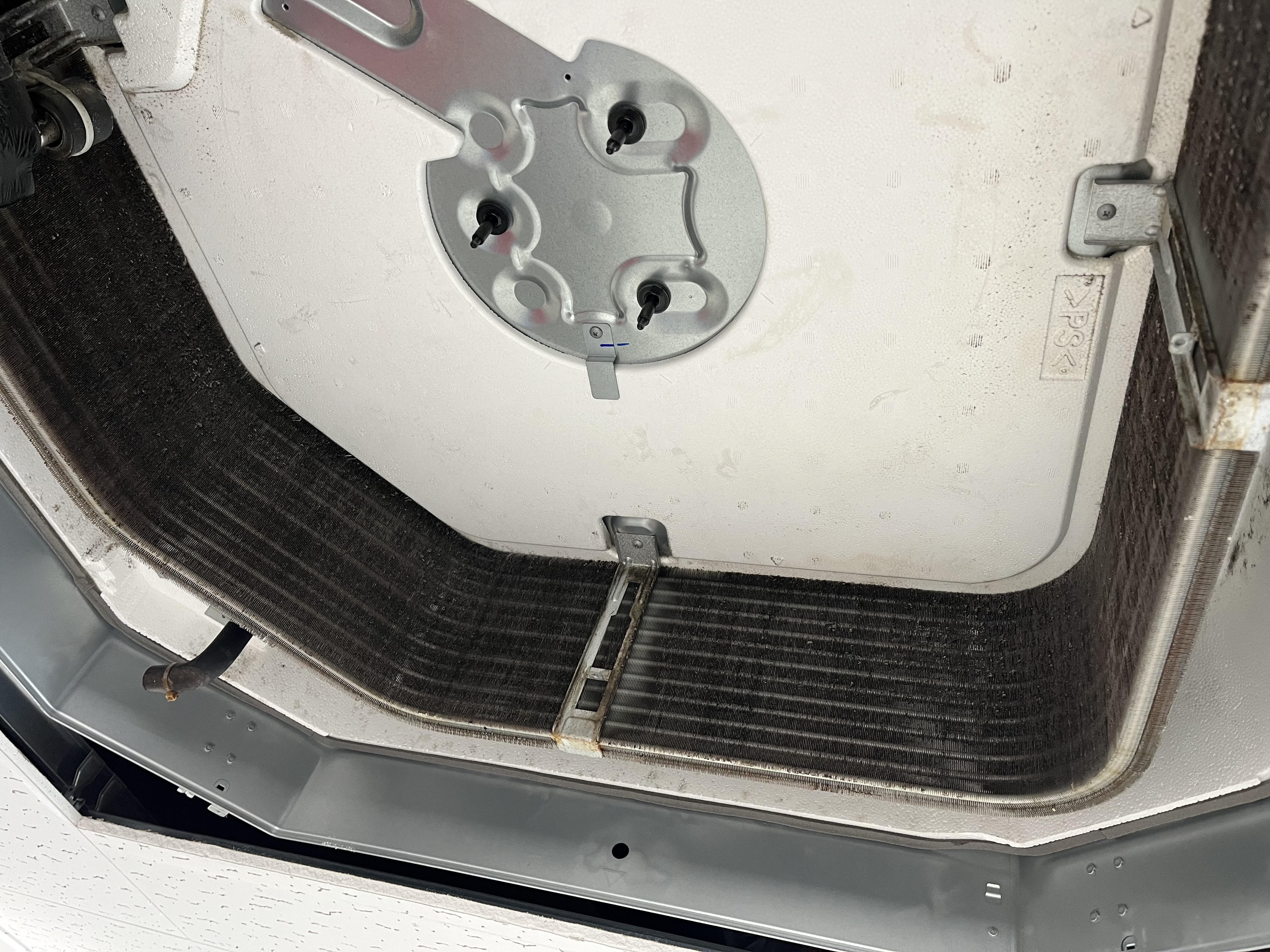 京都府京都市南区吉祥院石原東之口町の業務用天井埋め込みエアコンの作業前1