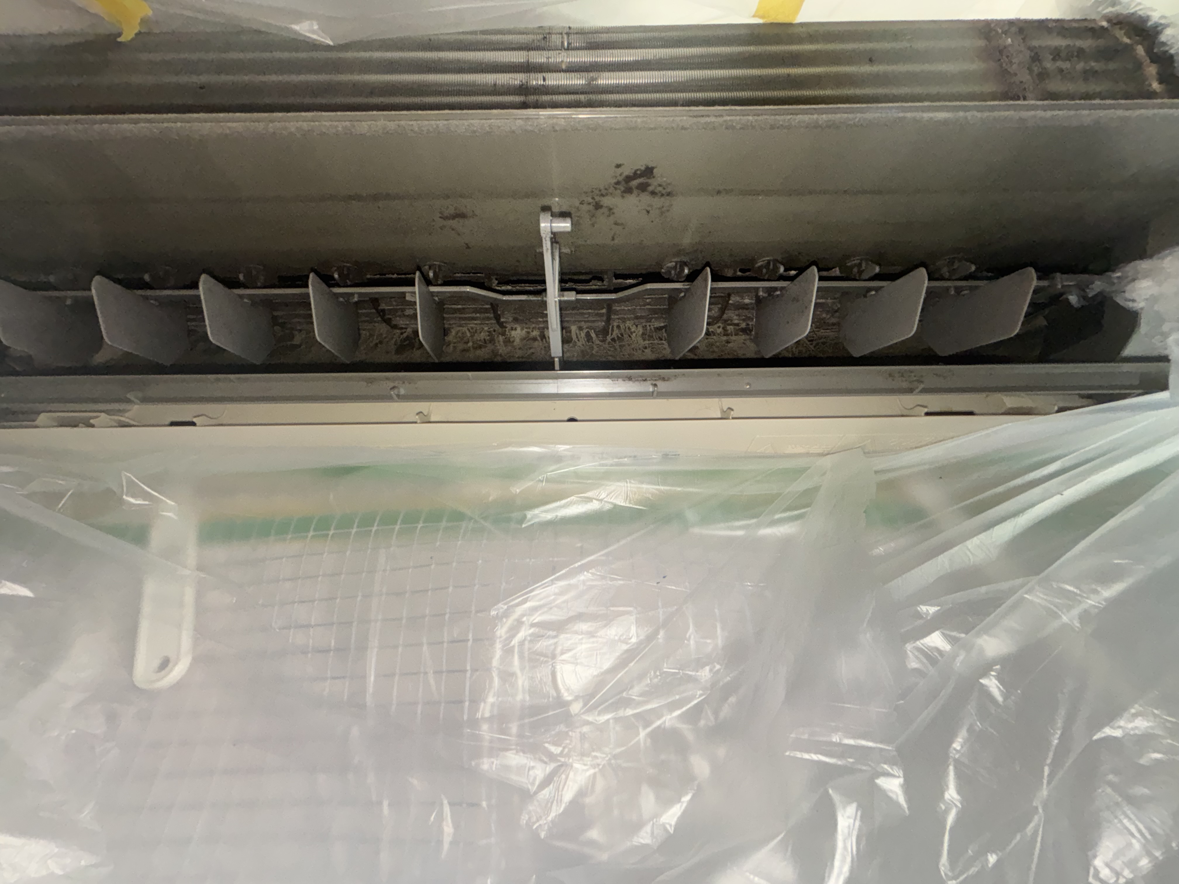 埼玉県さいたま市南区のお掃除機能付きエアコンの作業前1