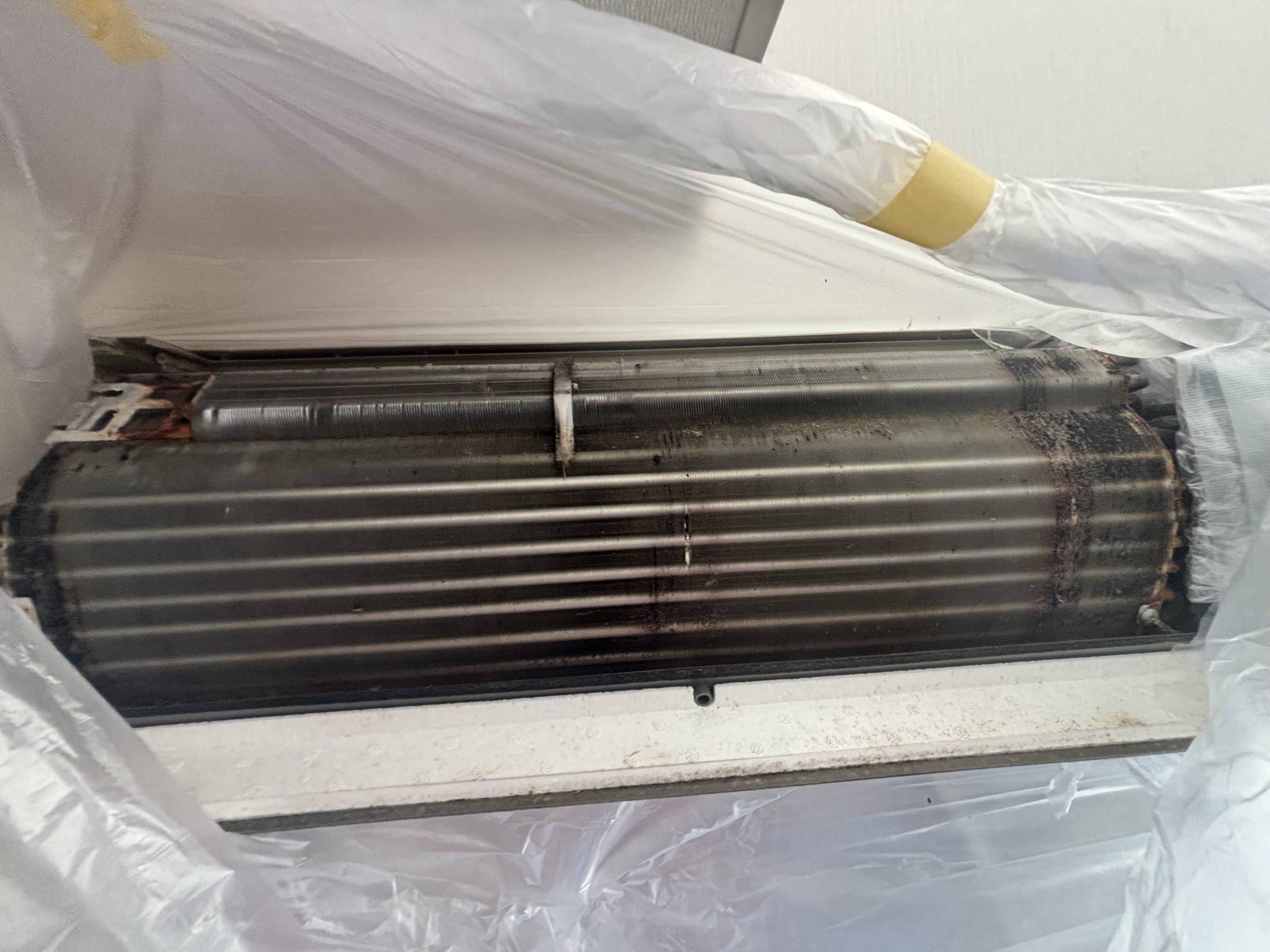 埼玉県さいたま市南区のお掃除機能付きエアコンの作業前2