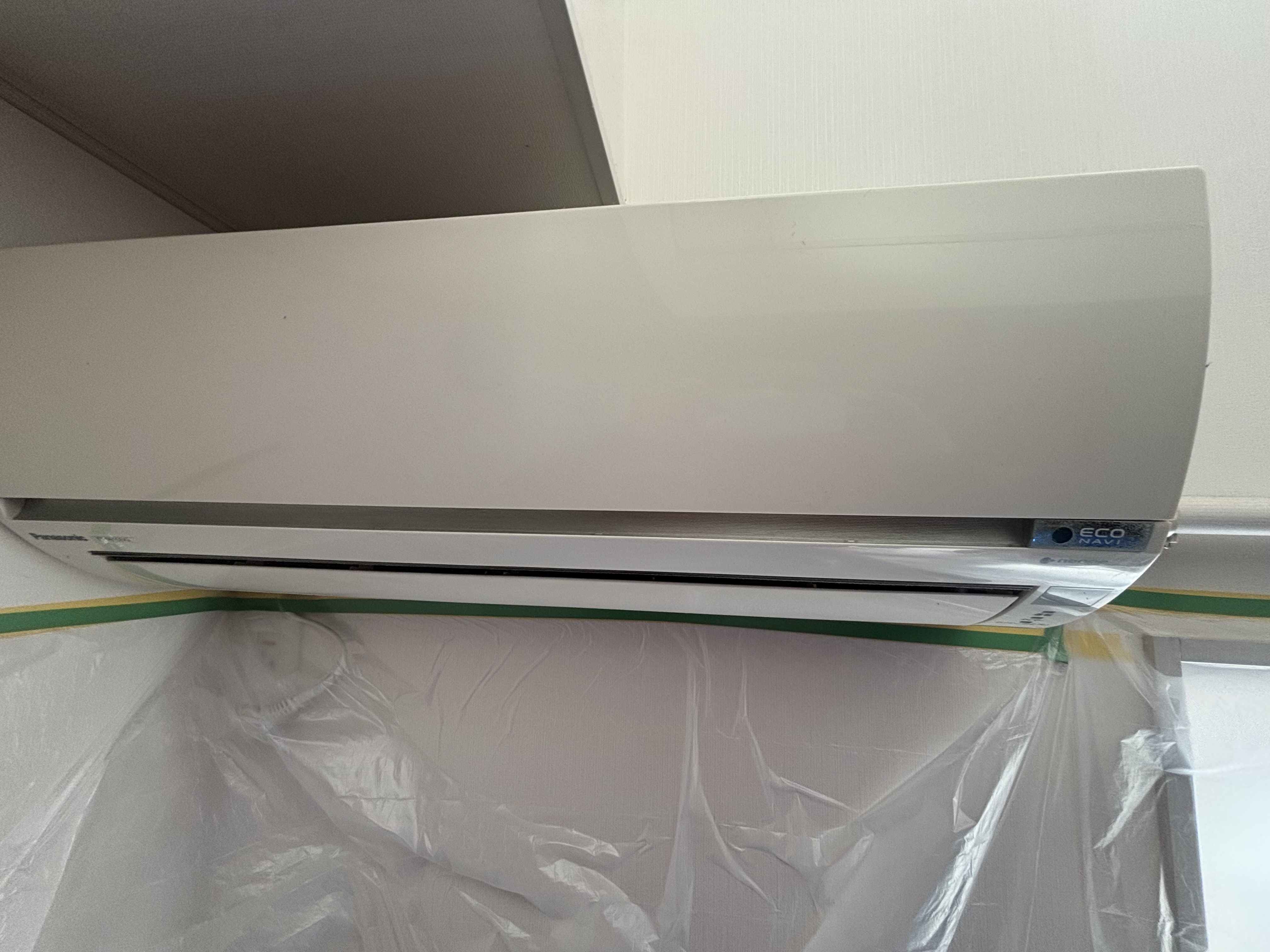 埼玉県さいたま市南区のお掃除機能付きエアコンの作業前3