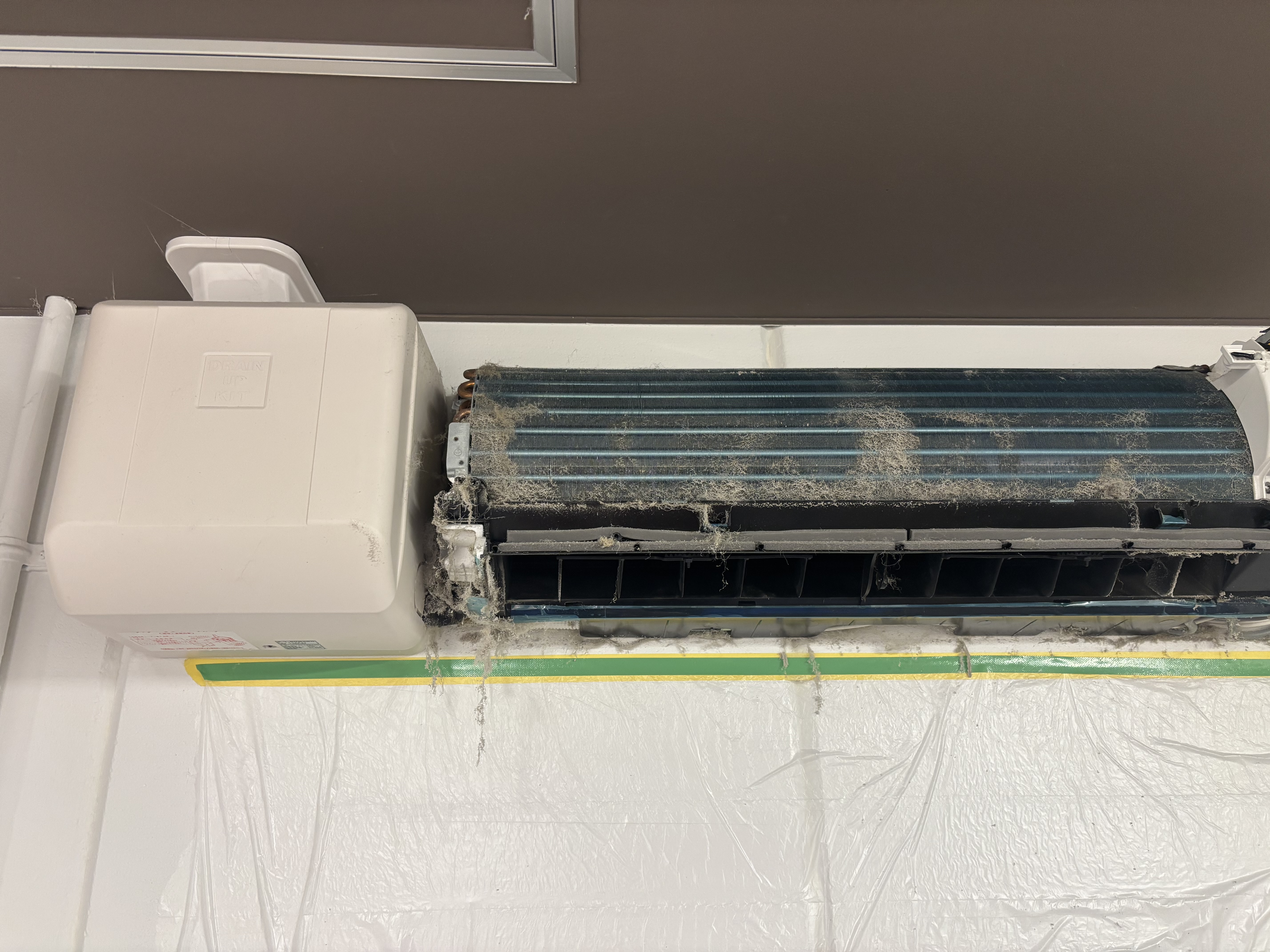 埼玉県草加市の壁掛けエアコンの作業前1