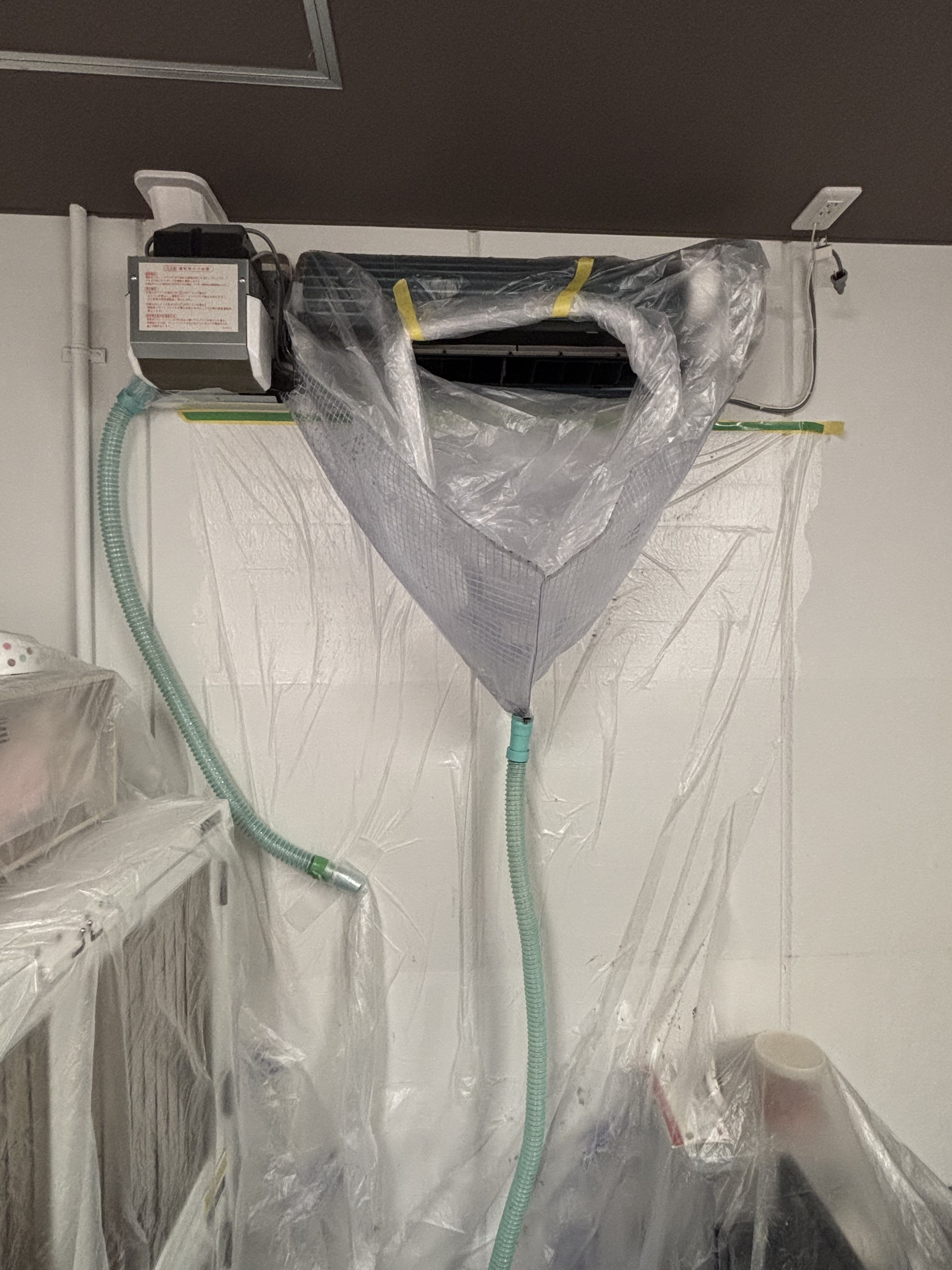 埼玉県草加市の壁掛けエアコンの作業前3