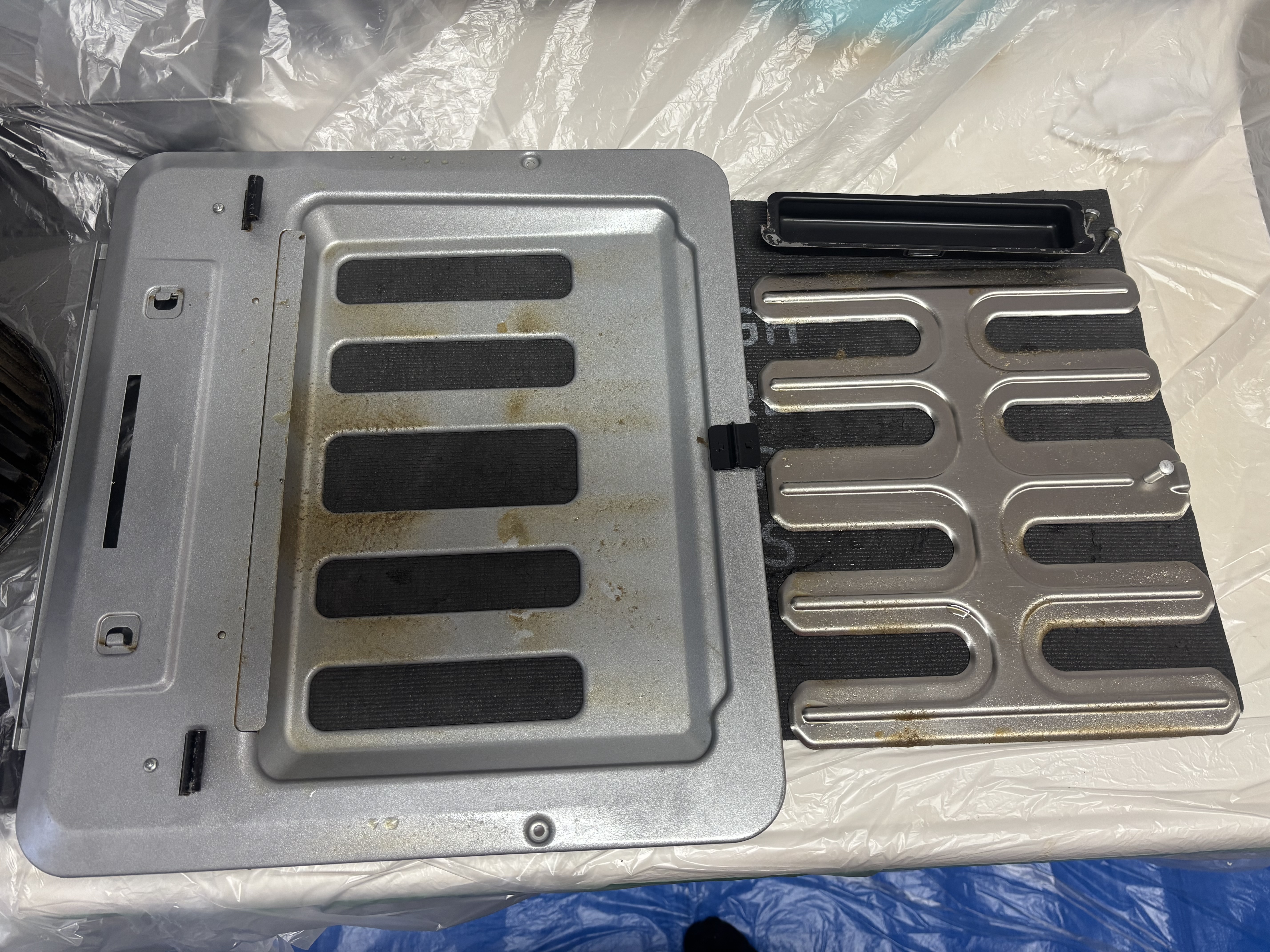 埼玉県日高市のレンジフードクリーニングの作業前3