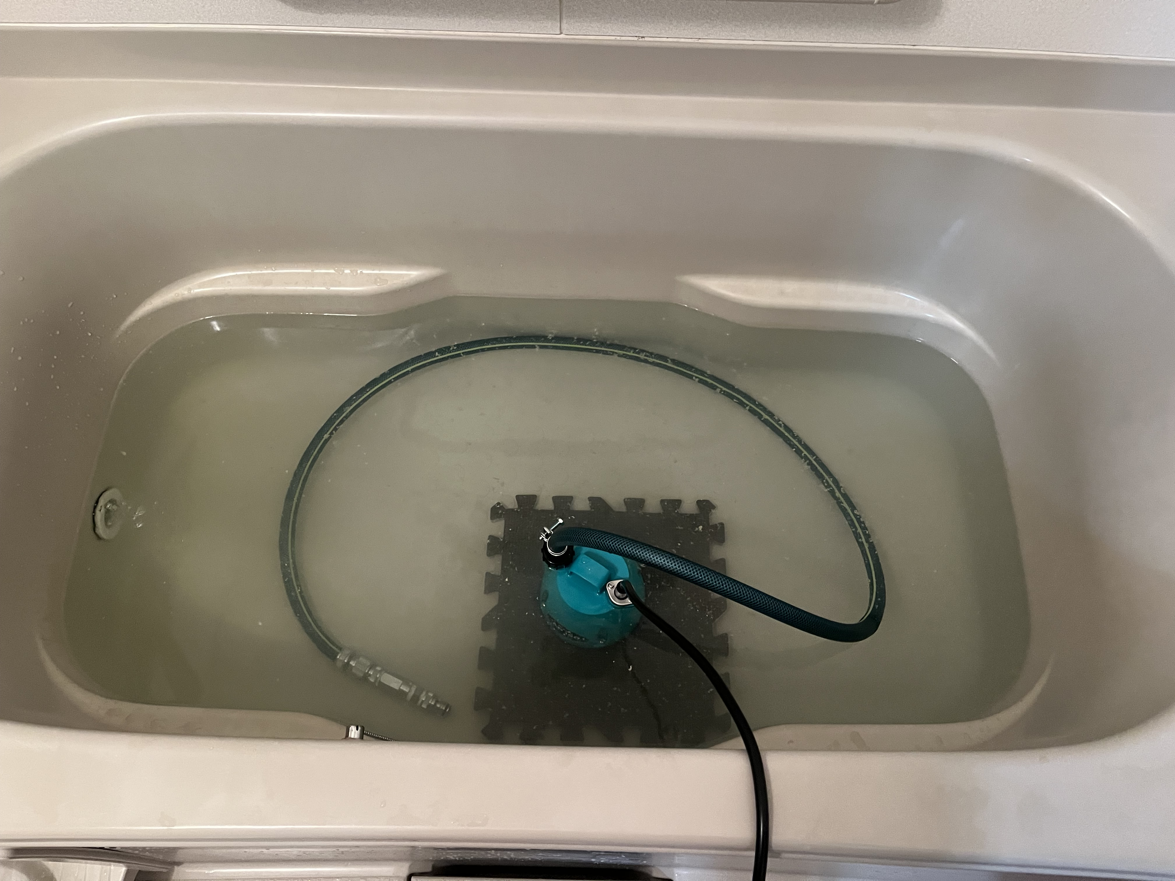 青森県弘前市の追い焚き配管除菌洗浄の作業前1