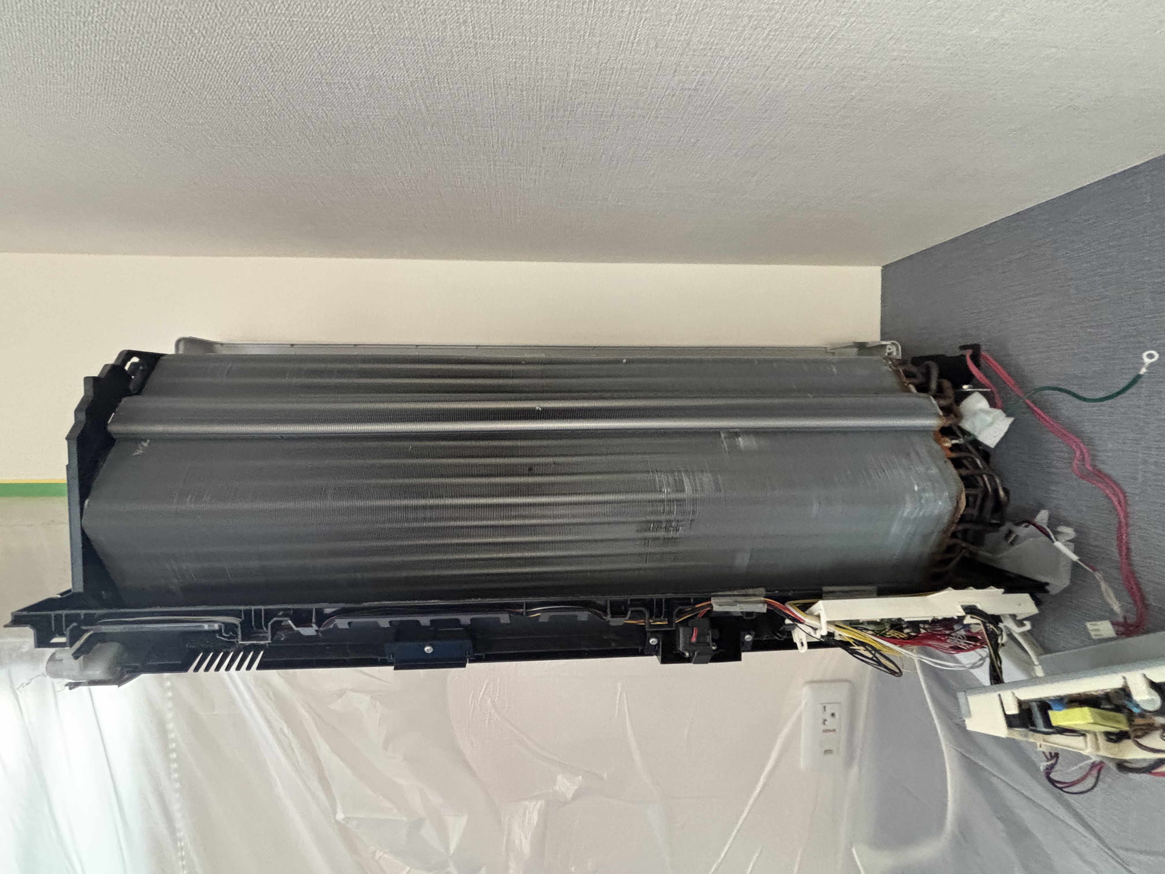 埼玉県さいたま市緑区のお掃除機能付きエアコンの作業前2