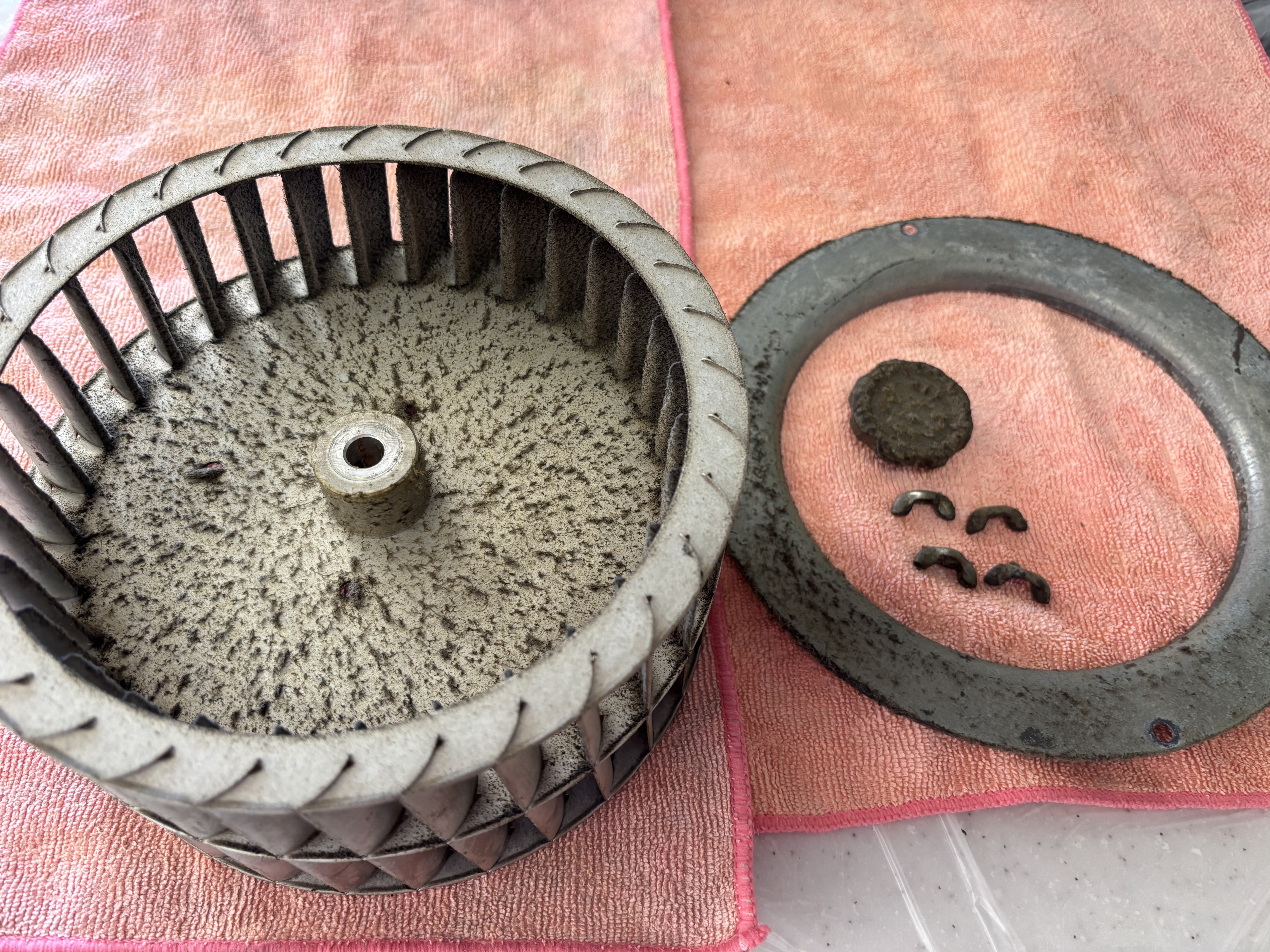 埼玉県草加市のレンジフードクリーニングの作業前2