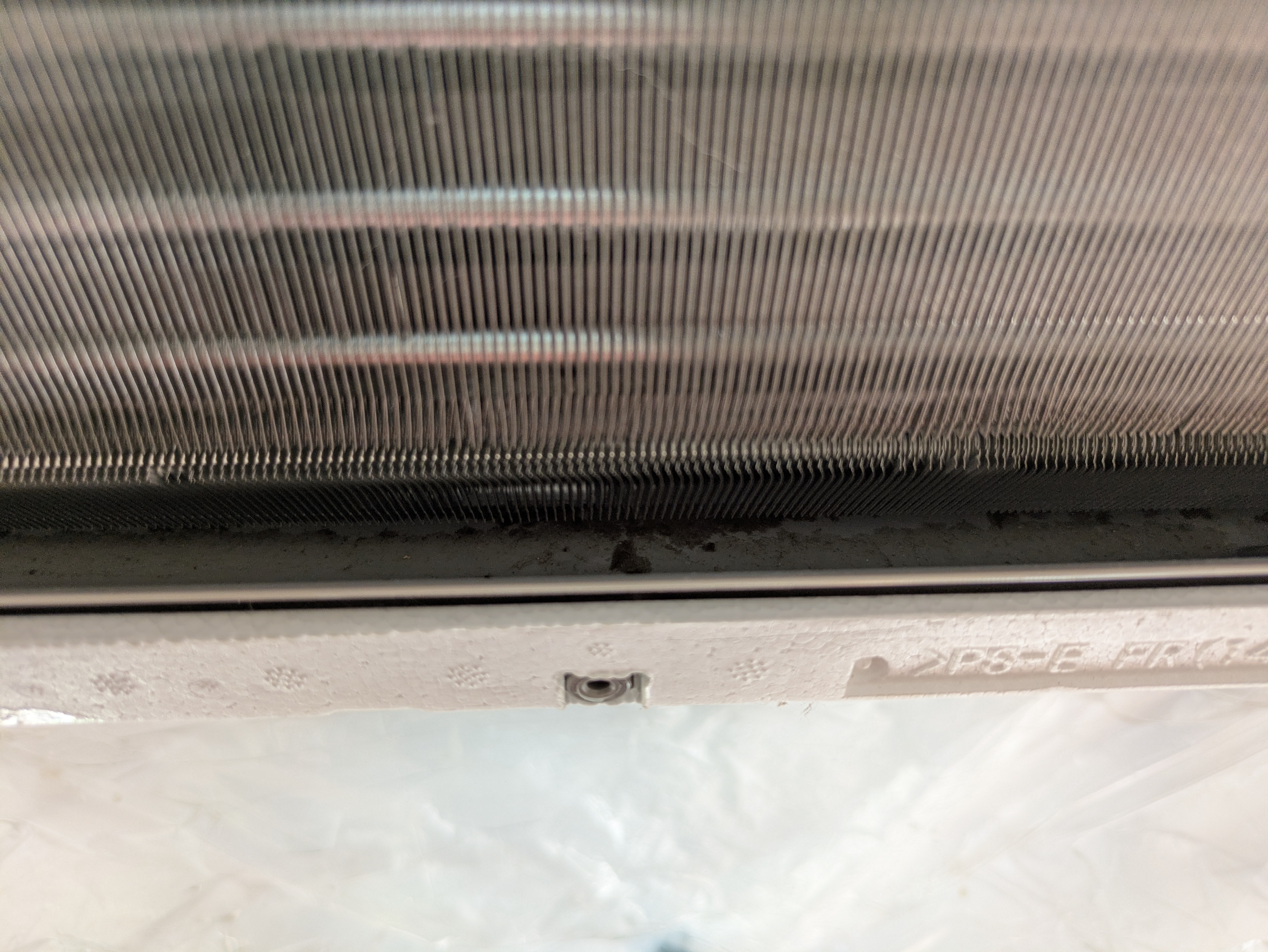 埼玉県の壁掛けエアコンの作業前2