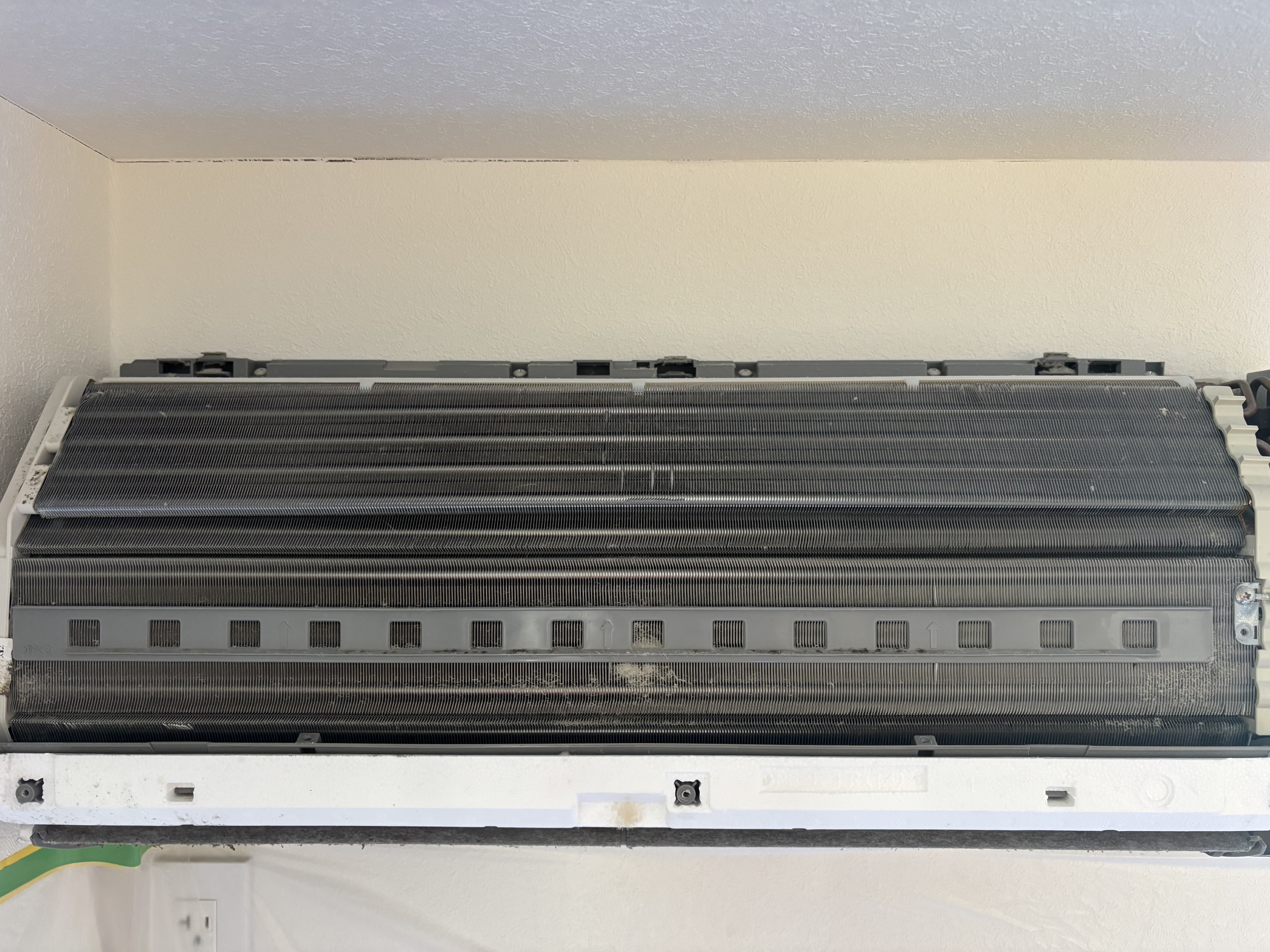 埼玉県川越市のお掃除機能付きエアコンの作業前1