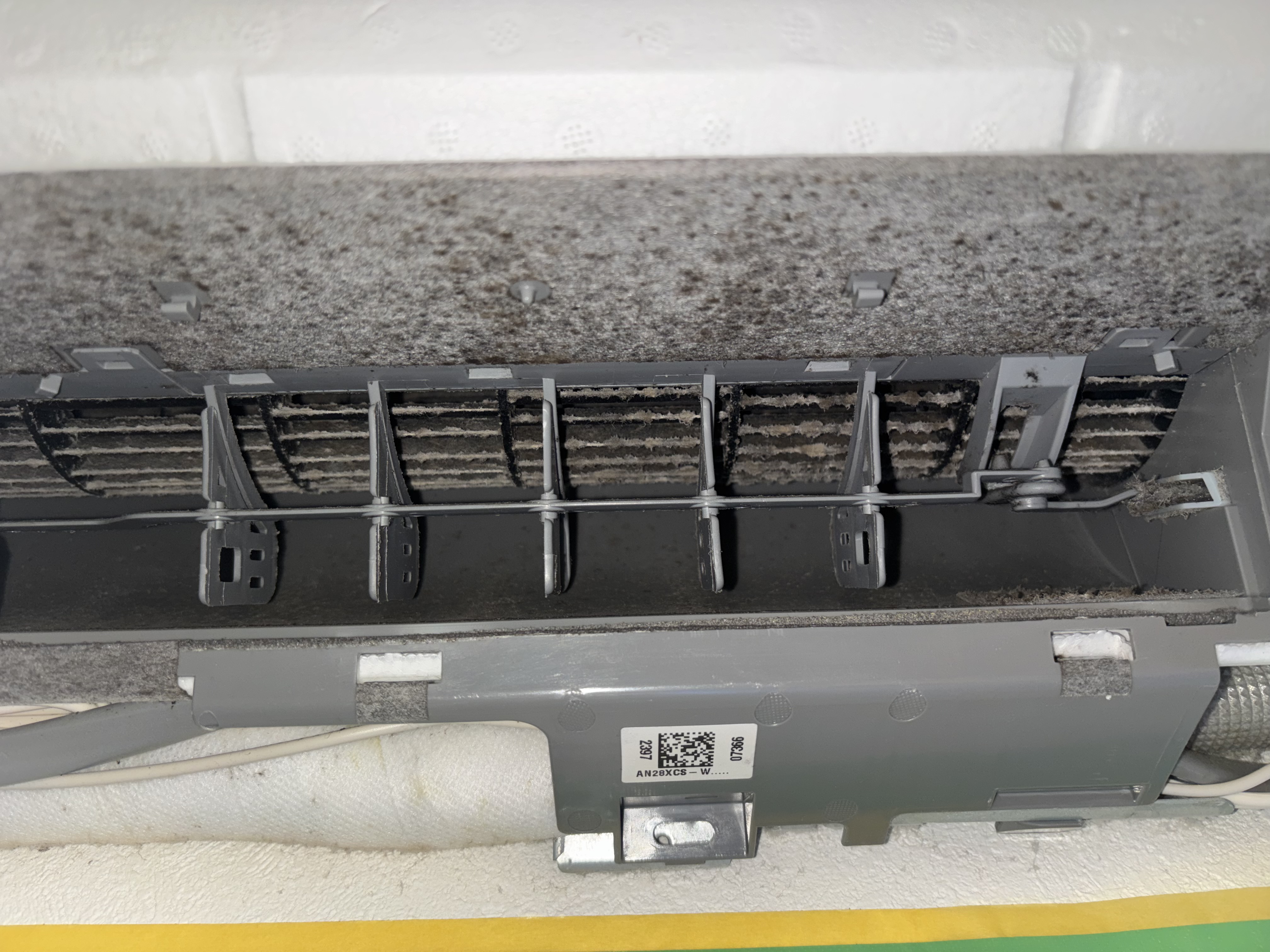 埼玉県川越市のお掃除機能付きエアコンの作業前2