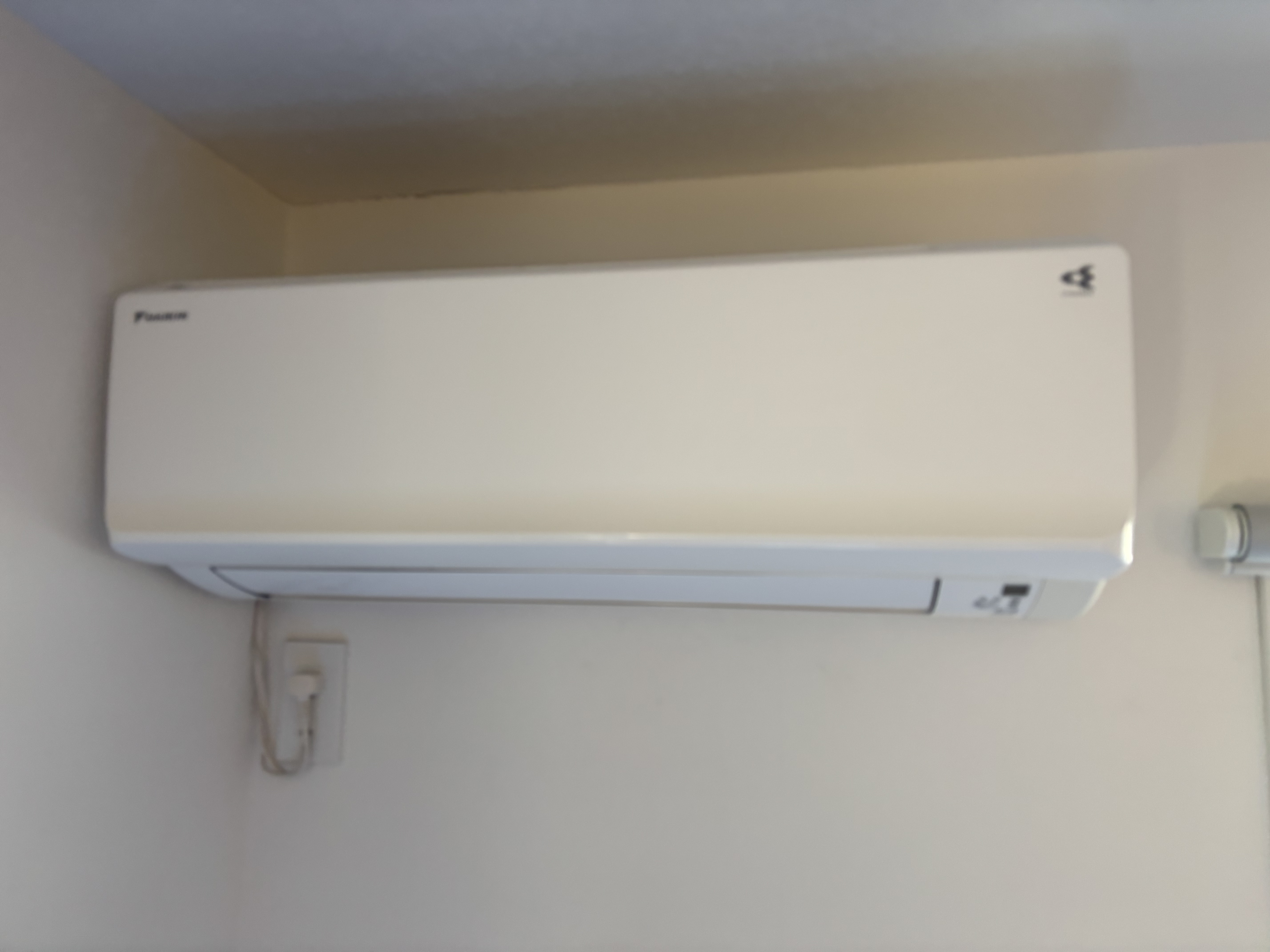 埼玉県川越市のお掃除機能付きエアコンの作業前3