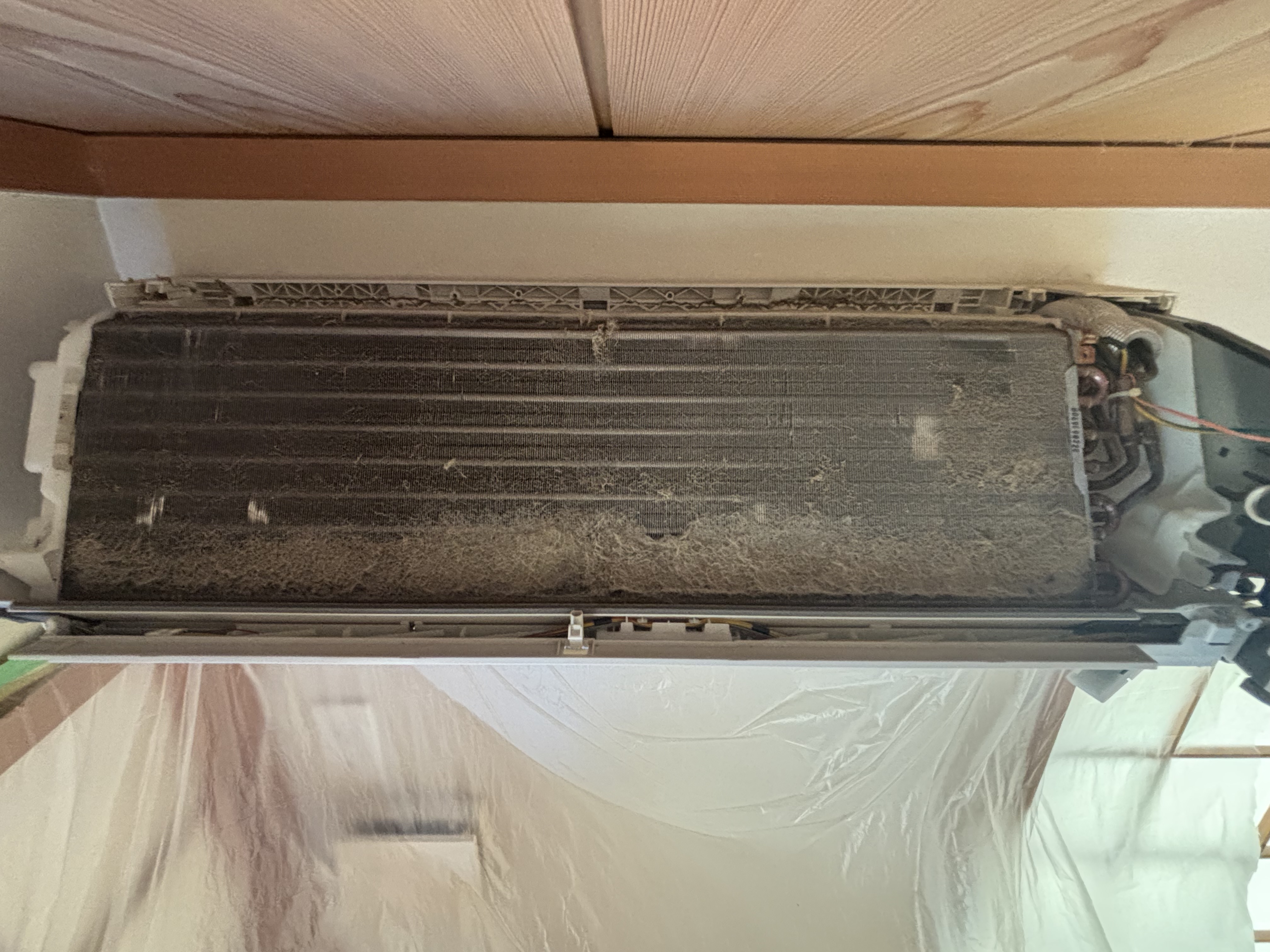 埼玉県さいたま市岩槻区のお掃除機能付きエアコンの作業前3