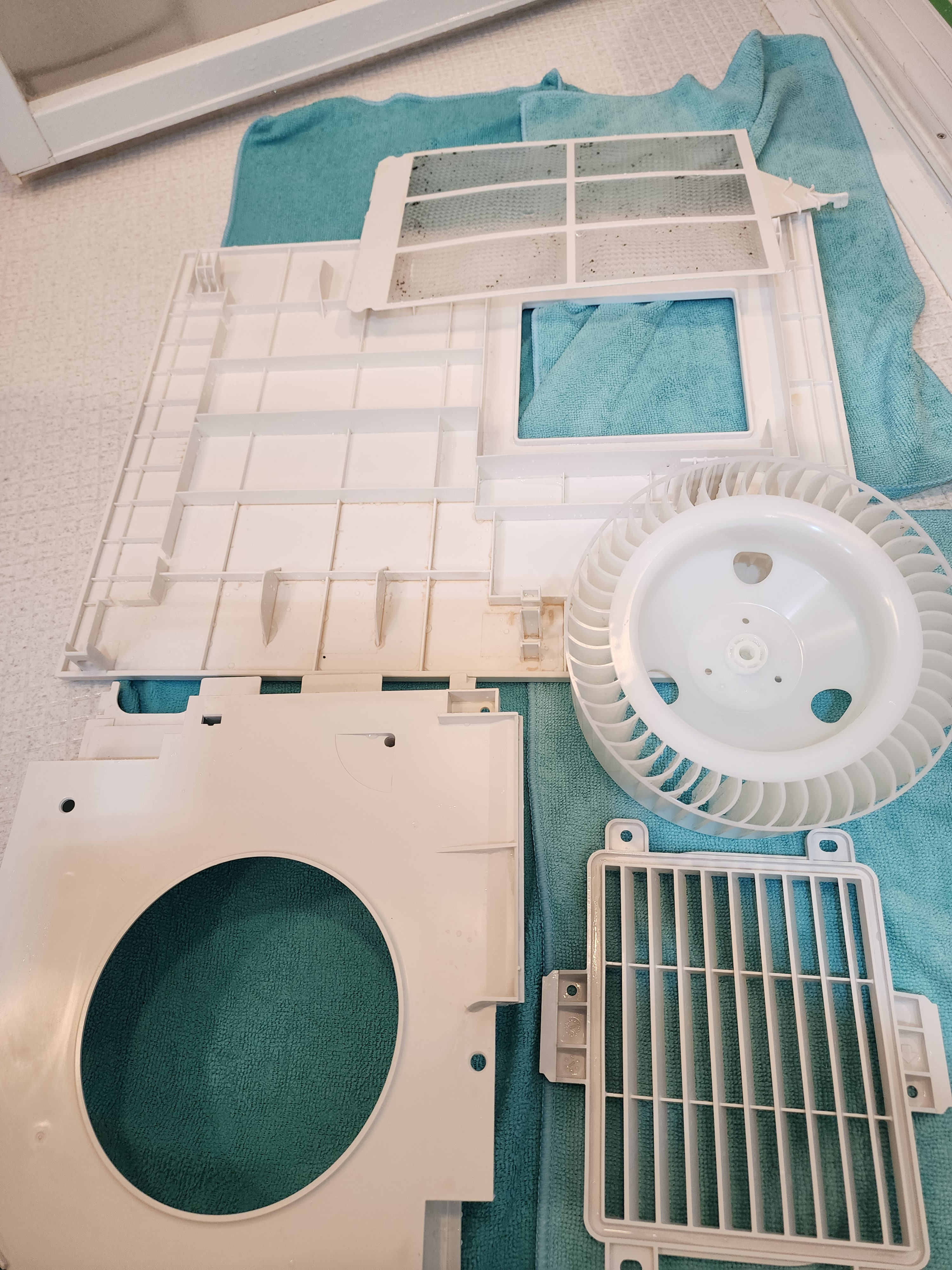 栃木県下野市の浴室乾燥機クリーニングの作業後3