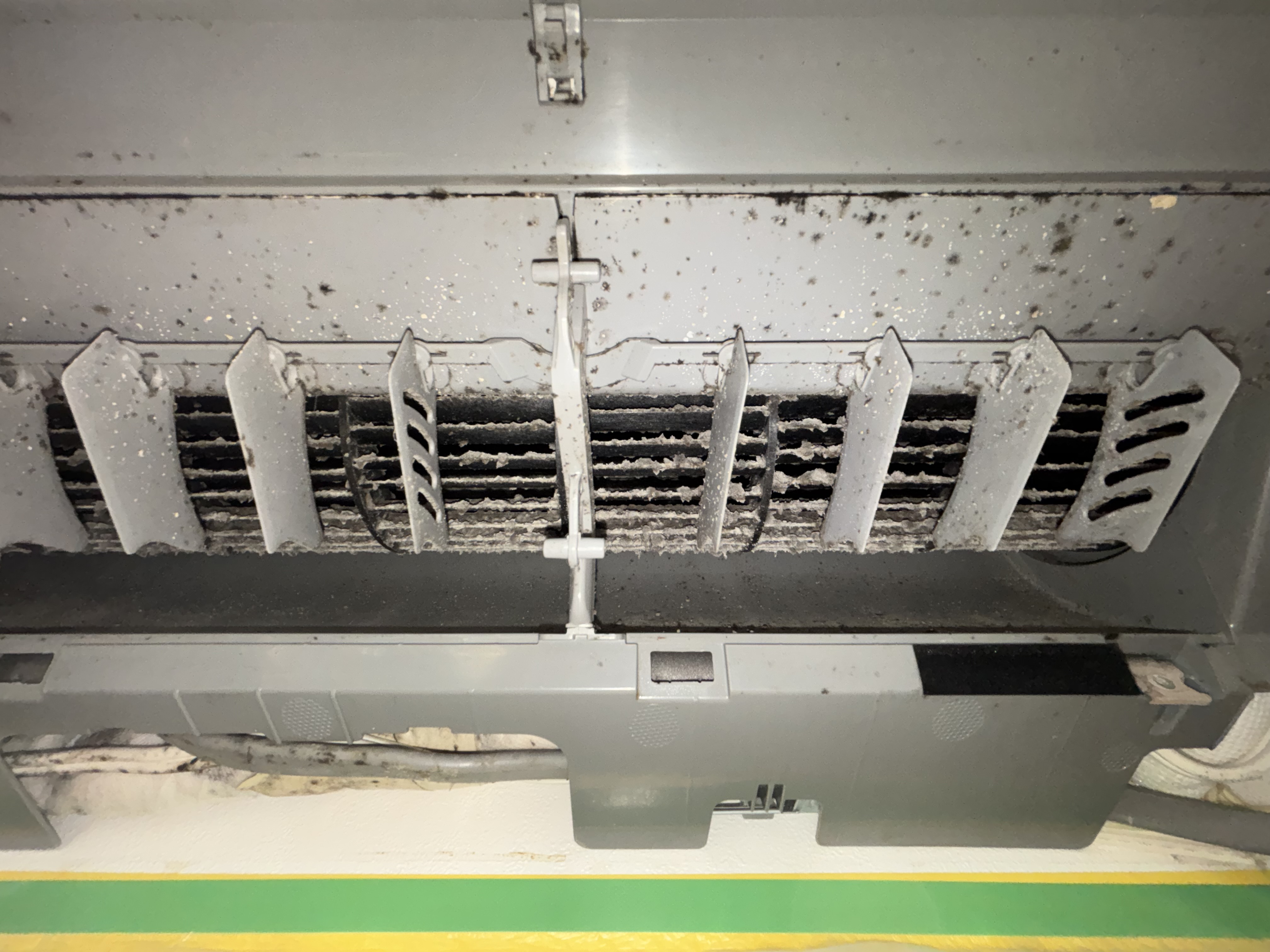 埼玉県新座市のお掃除機能付きエアコンの作業前2