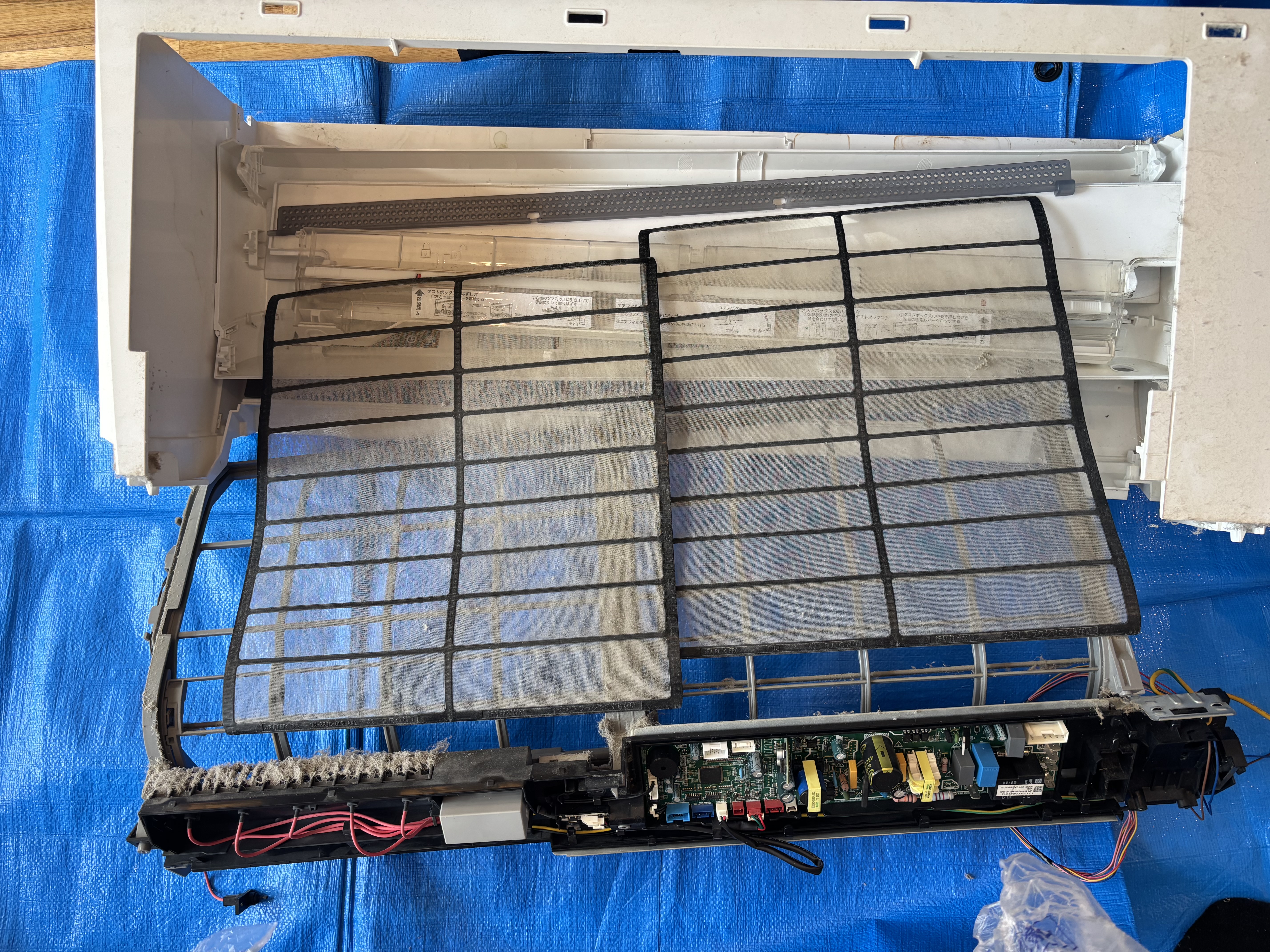 埼玉県新座市のお掃除機能付きエアコンの作業前3