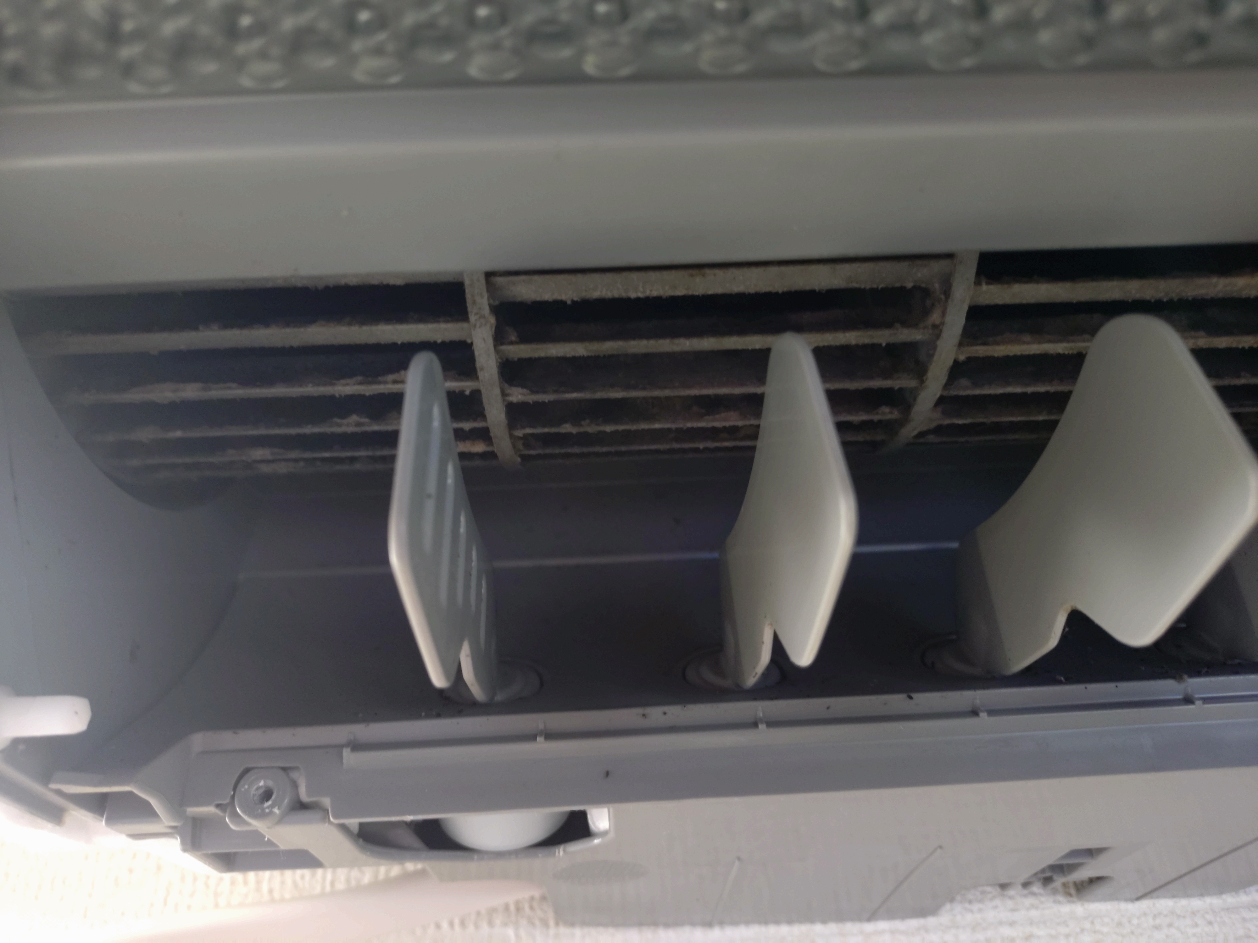 東京都小平市のお掃除機能付きエアコンの作業前1