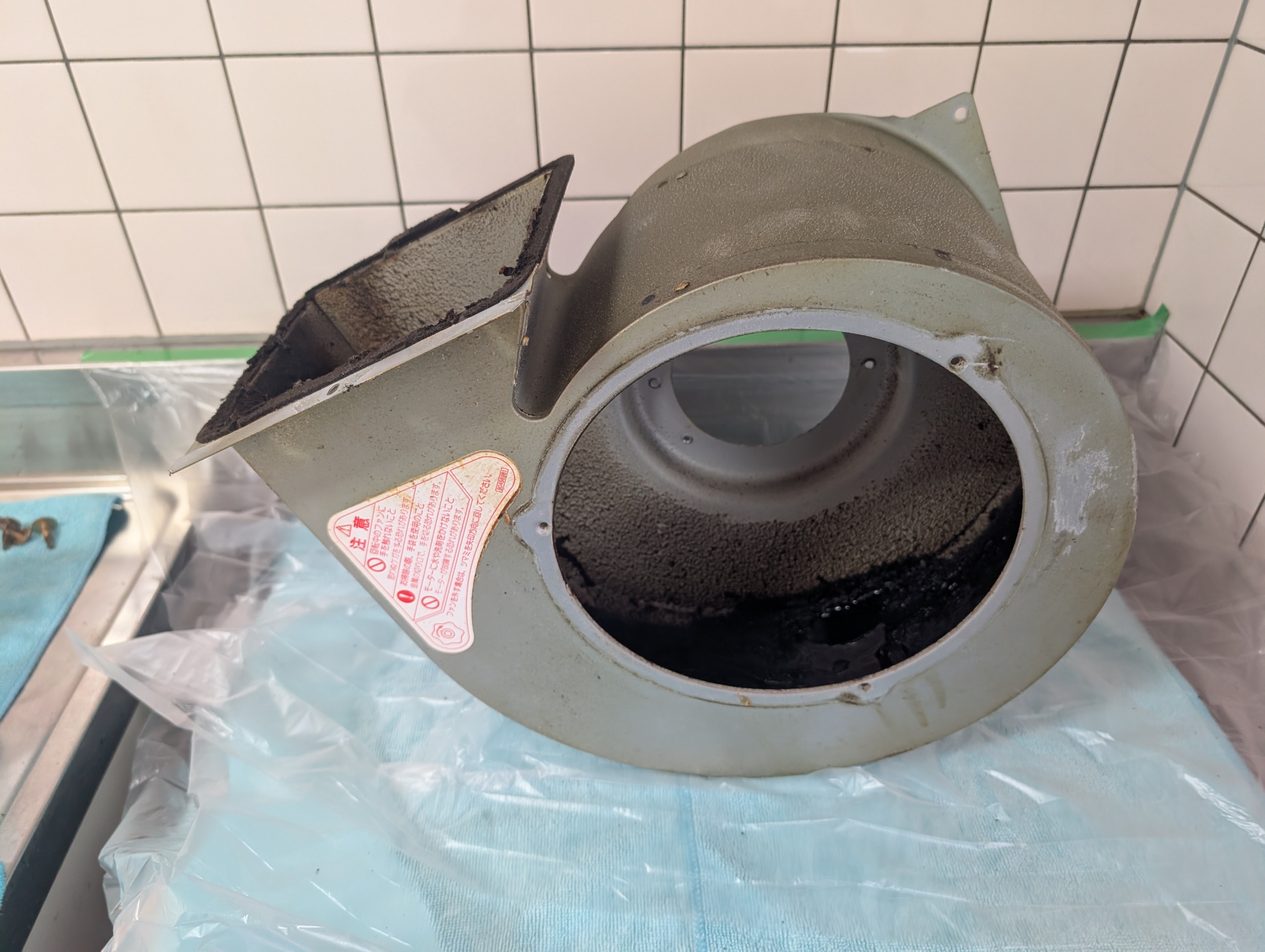 香川県高松市太田上町のレンジフードクリーニングの作業前2