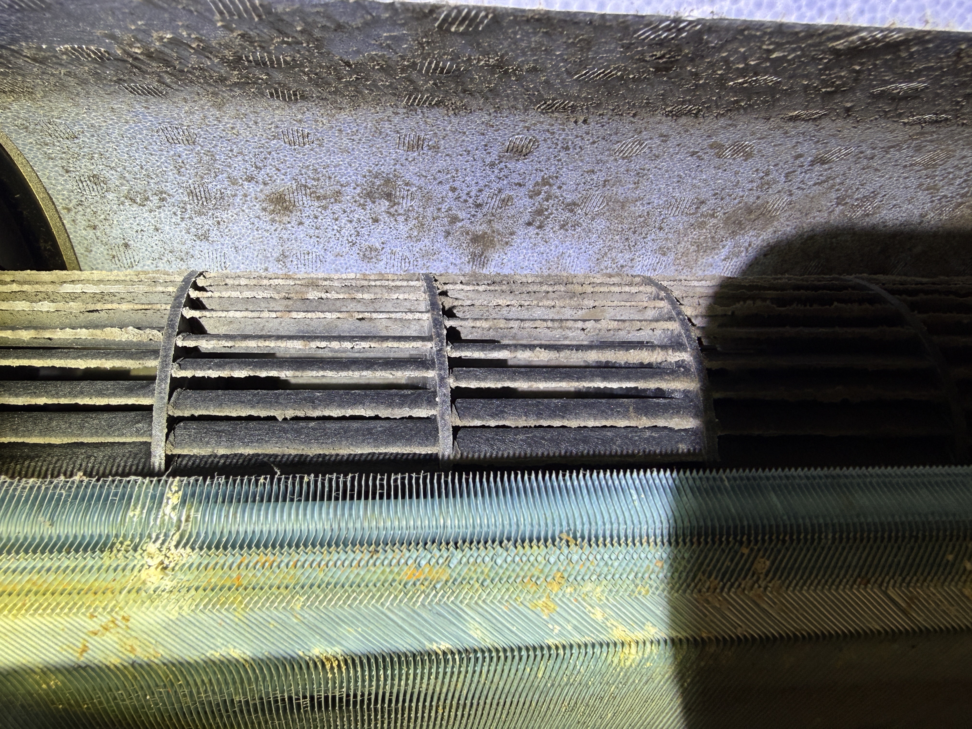 東京都千代田区の壁掛けエアコンの作業前1