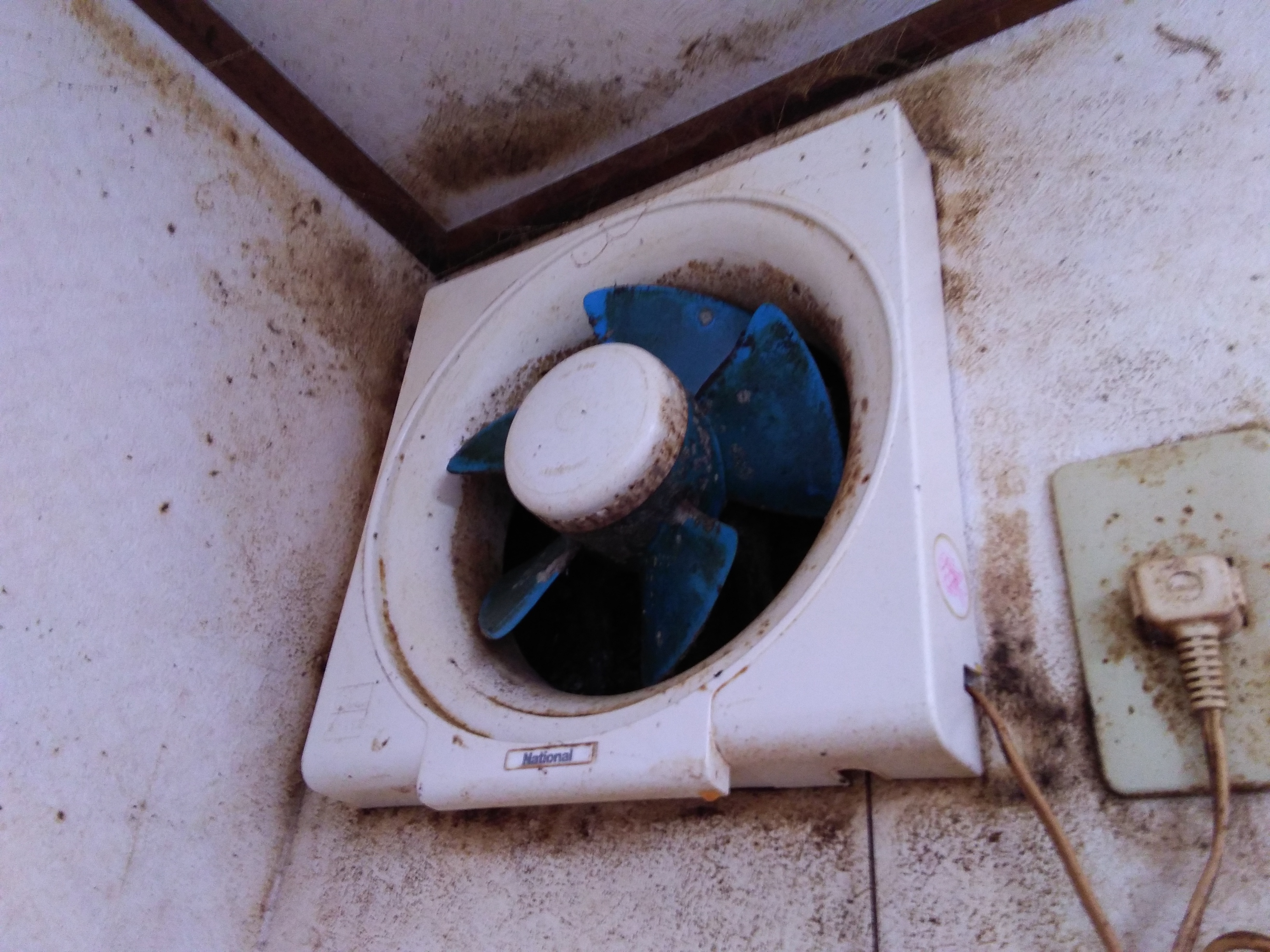 福島県いわき市のレンジフードクリーニングの作業前1