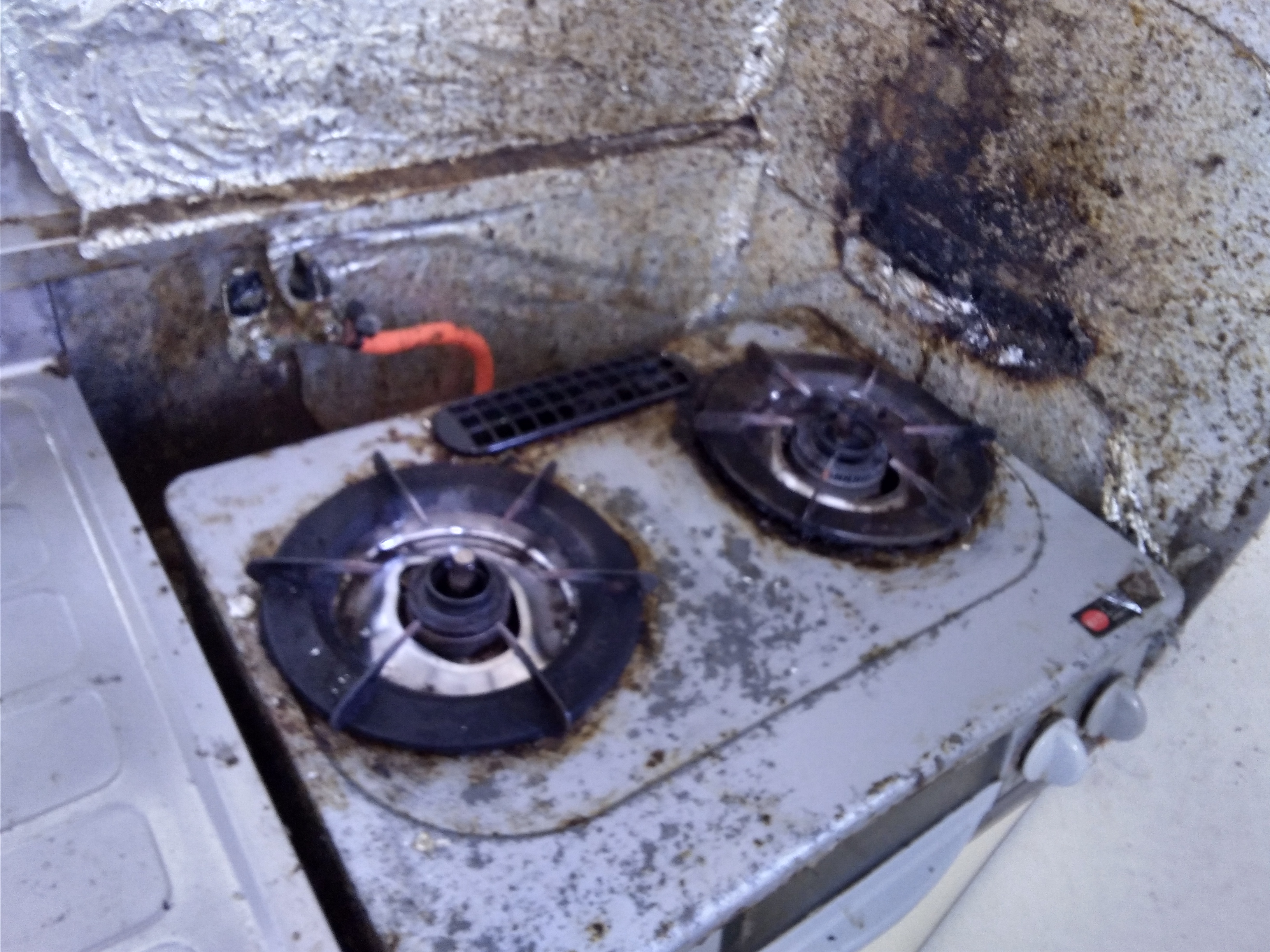 福島県いわき市のレンジフードクリーニングの作業前2