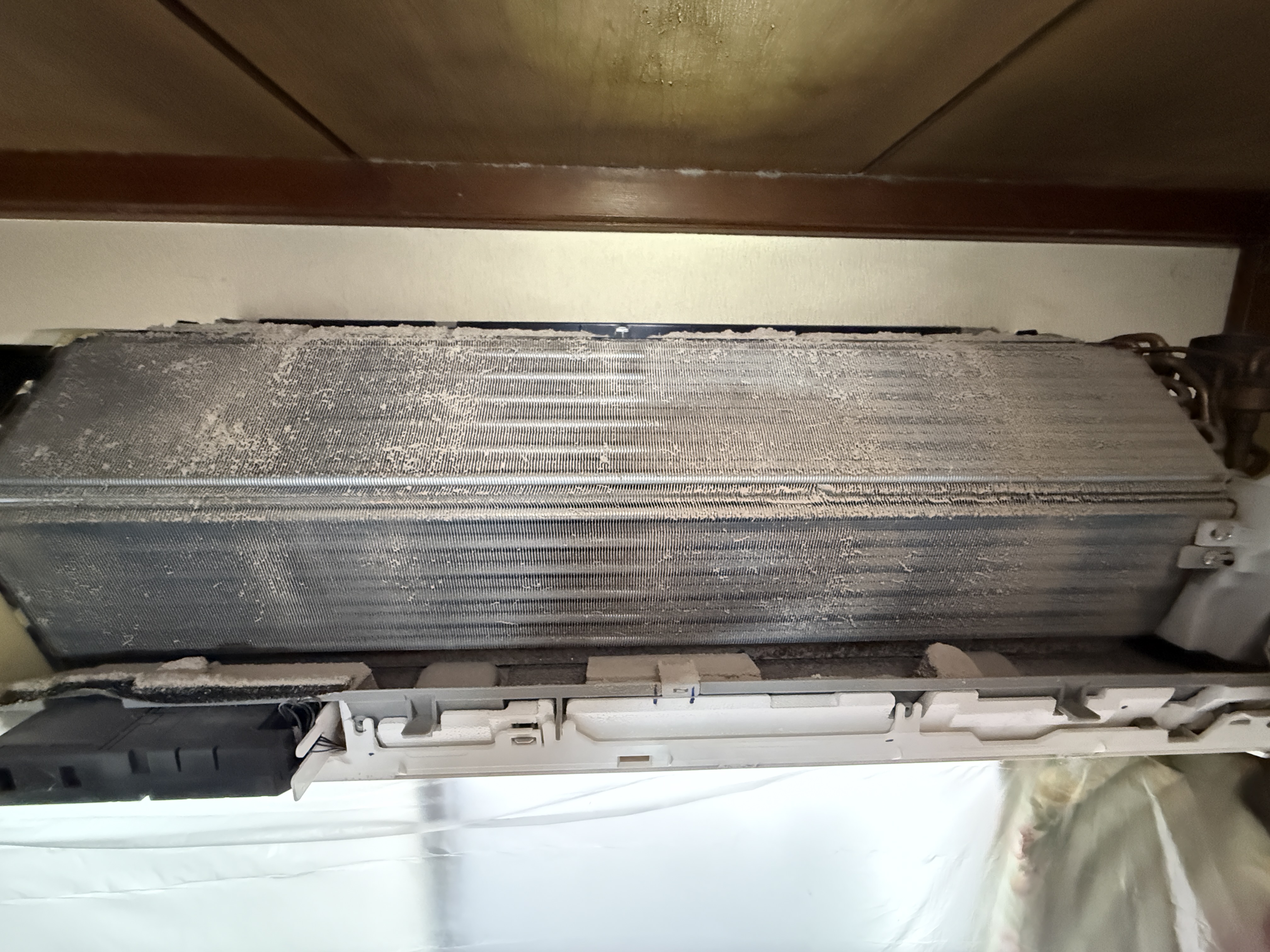 東京都足立区の壁掛けエアコンの作業前1