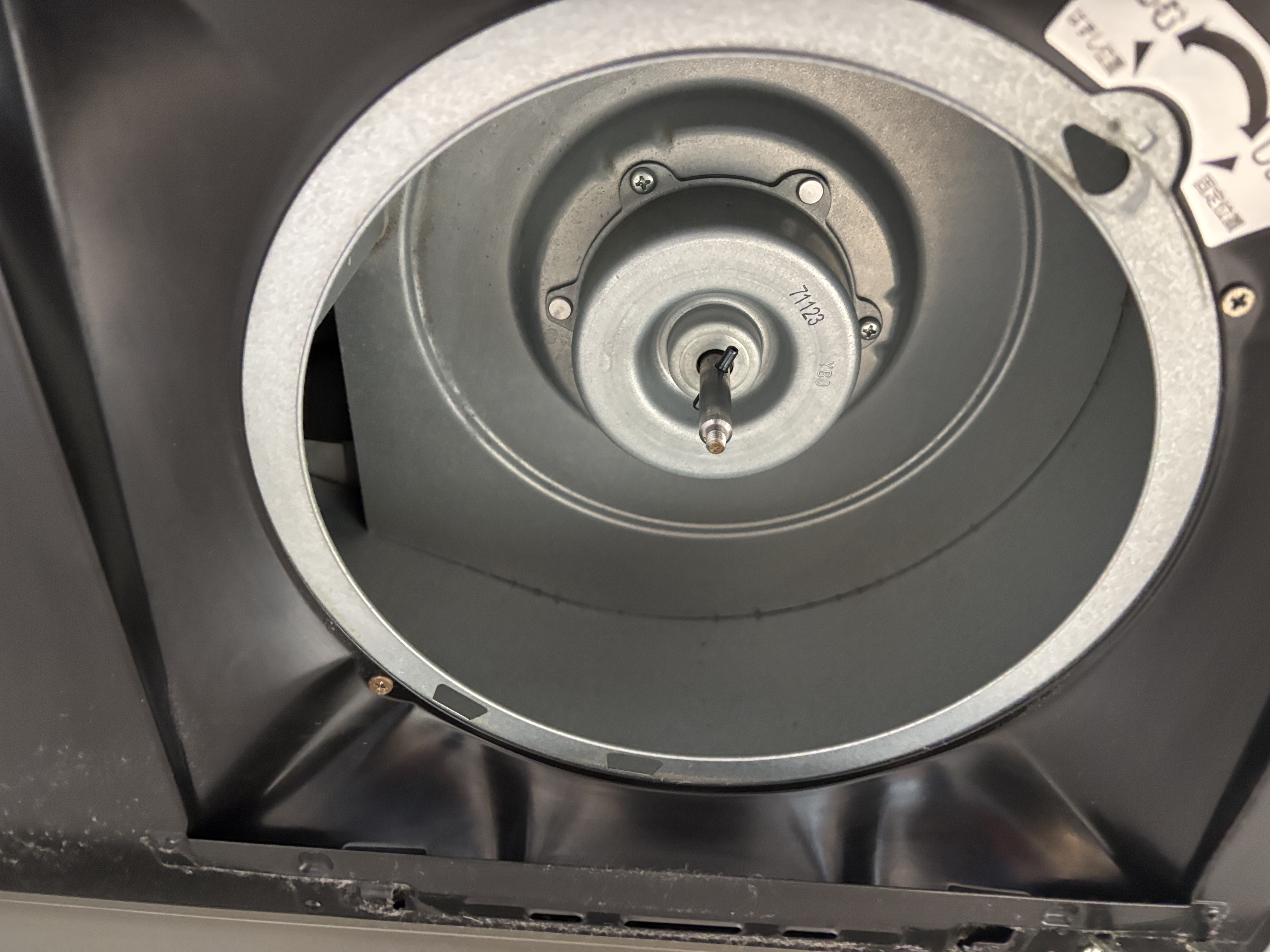 埼玉県新座市のレンジフードクリーニングの作業前1