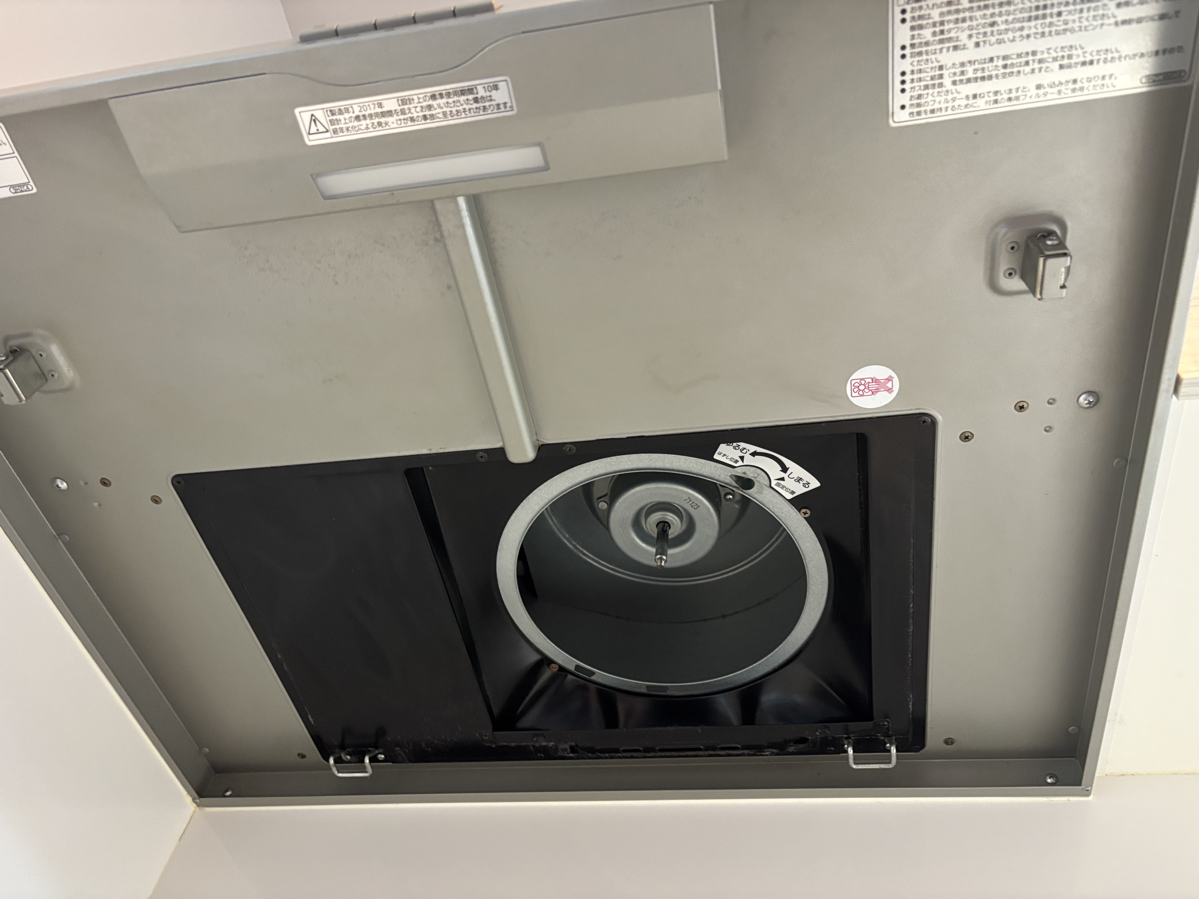 埼玉県新座市のレンジフードクリーニングの作業前3
