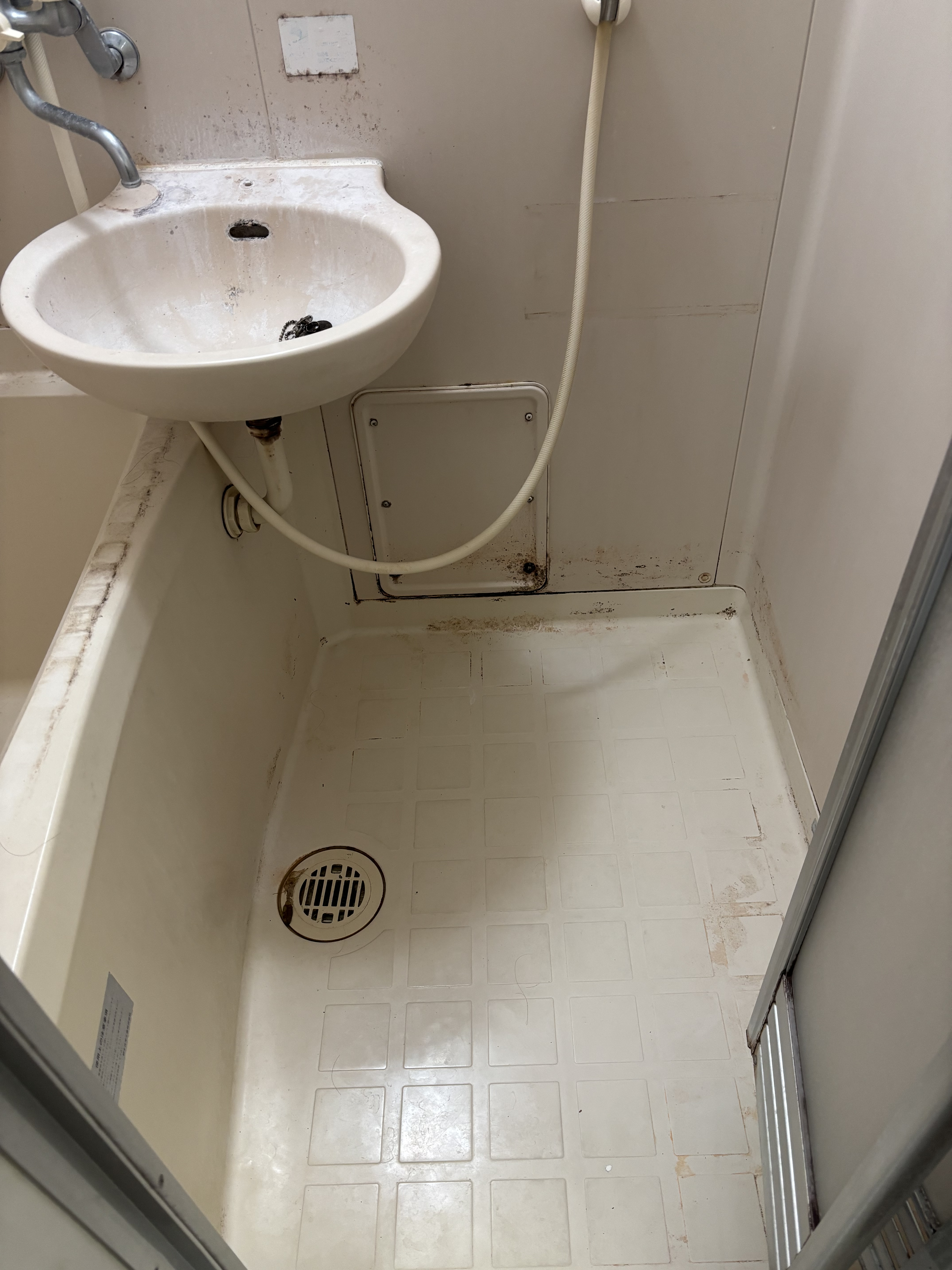 神奈川県横浜市戸塚区の賃貸住宅退去後の原状回復クリーニングの作業前1